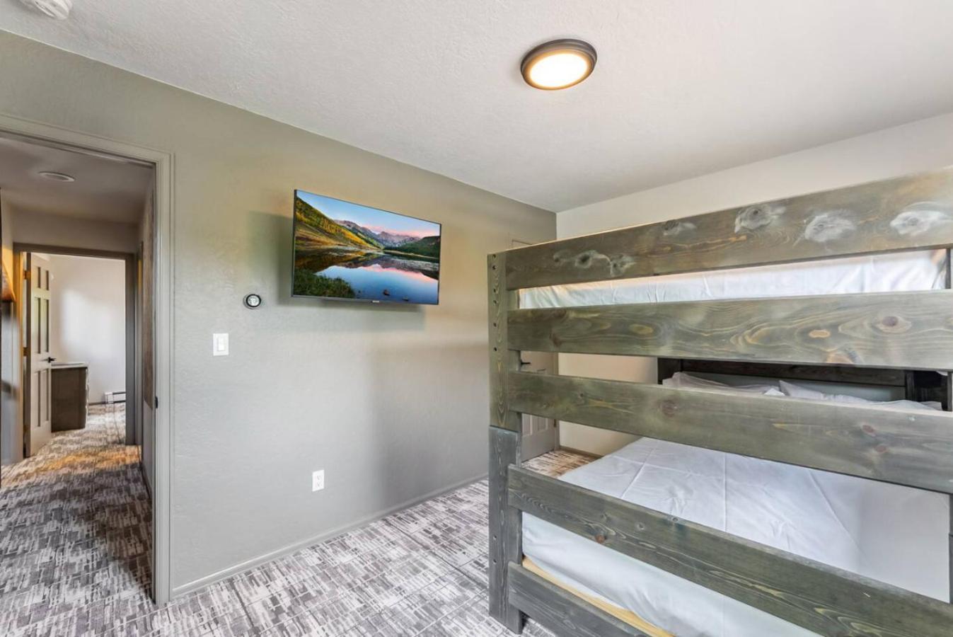 EagleVail Alpine Escape Riverside Luxe W Spa