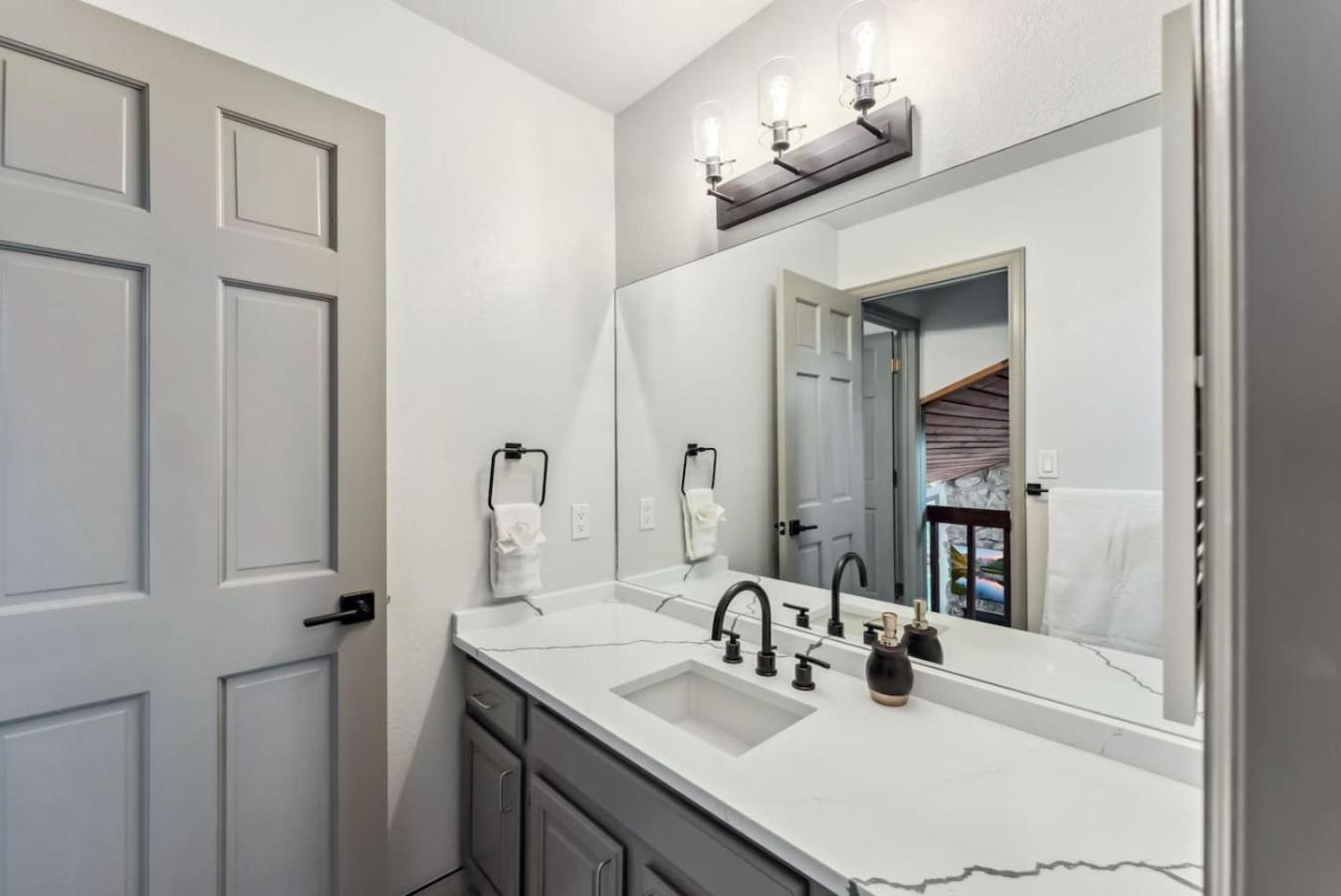 EagleVail Alpine Escape Riverside Luxe W Spa