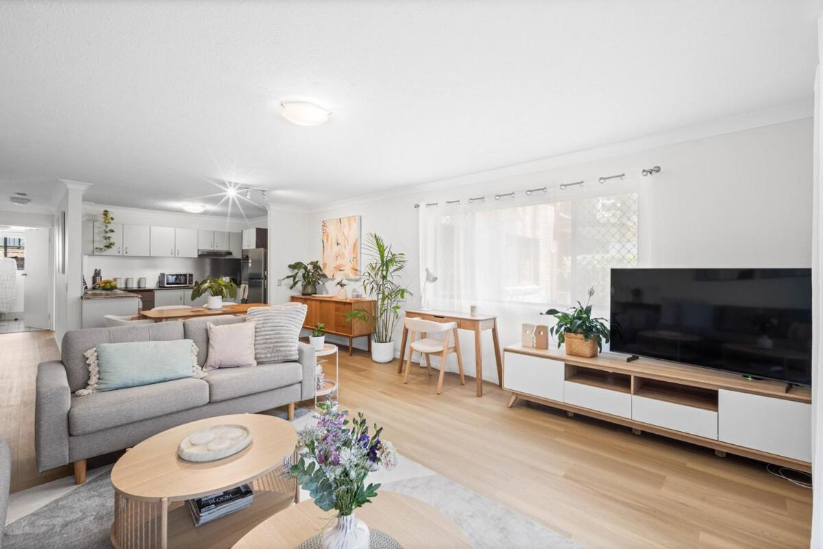 Stylish Modern Oceanside Oasis Free Wi-Fi
