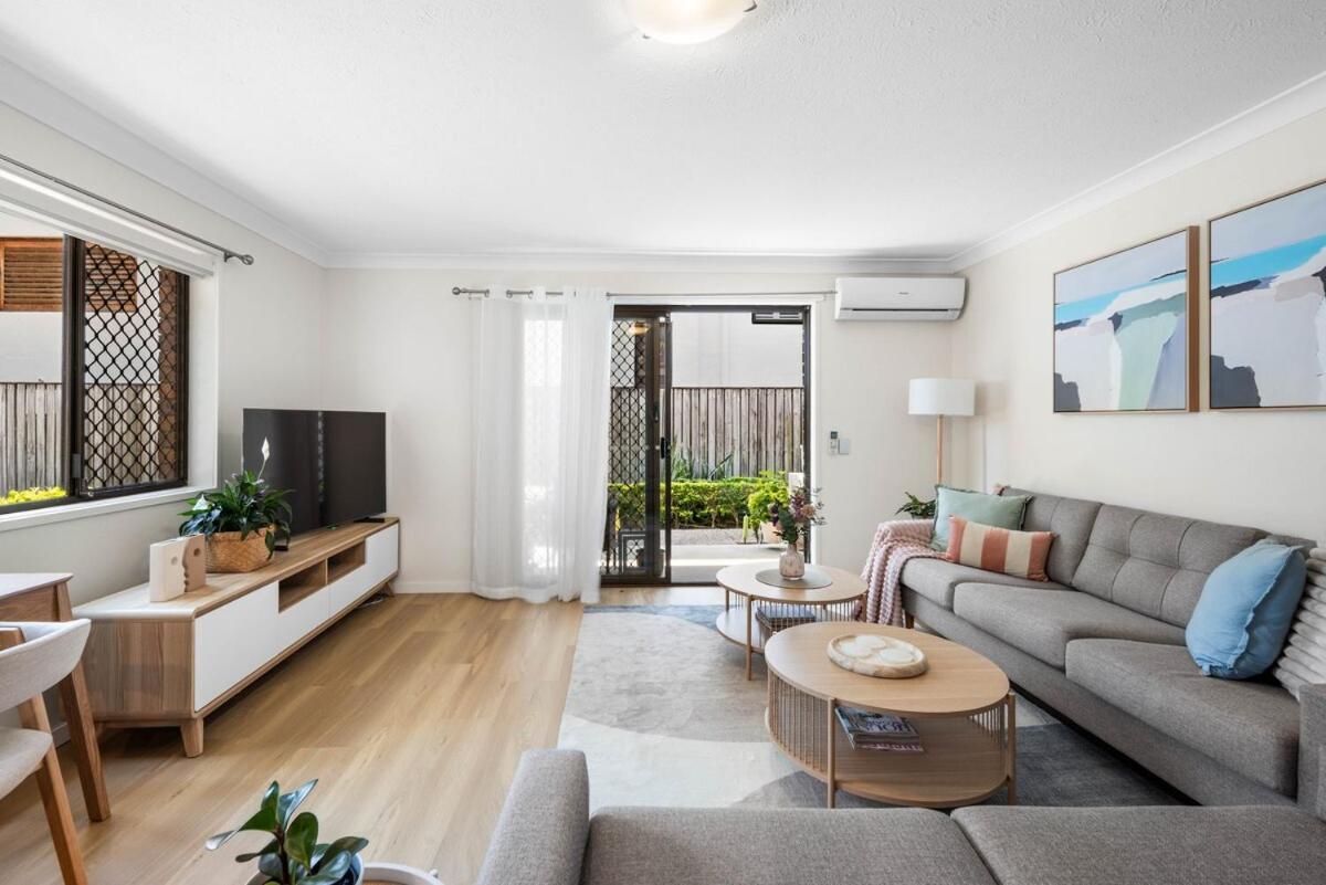 Stylish Modern Oceanside Oasis Free Wi-Fi