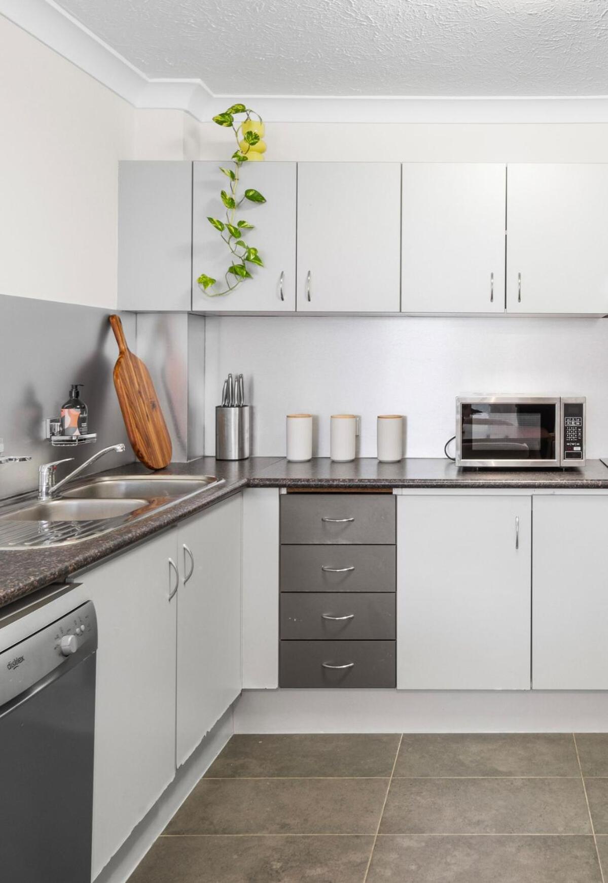 Stylish Modern Oceanside Oasis Free Wi-Fi