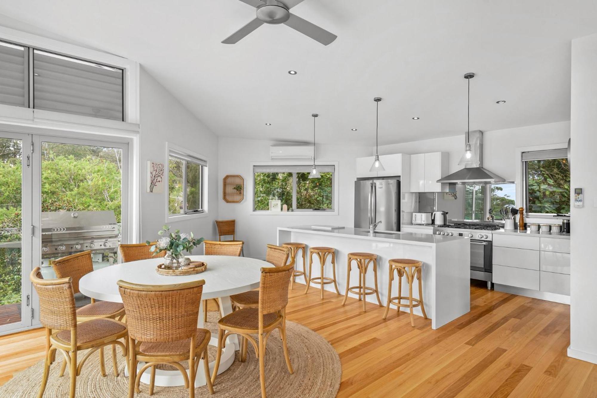 Luxurious 5-Bed Home by Avoca Beach