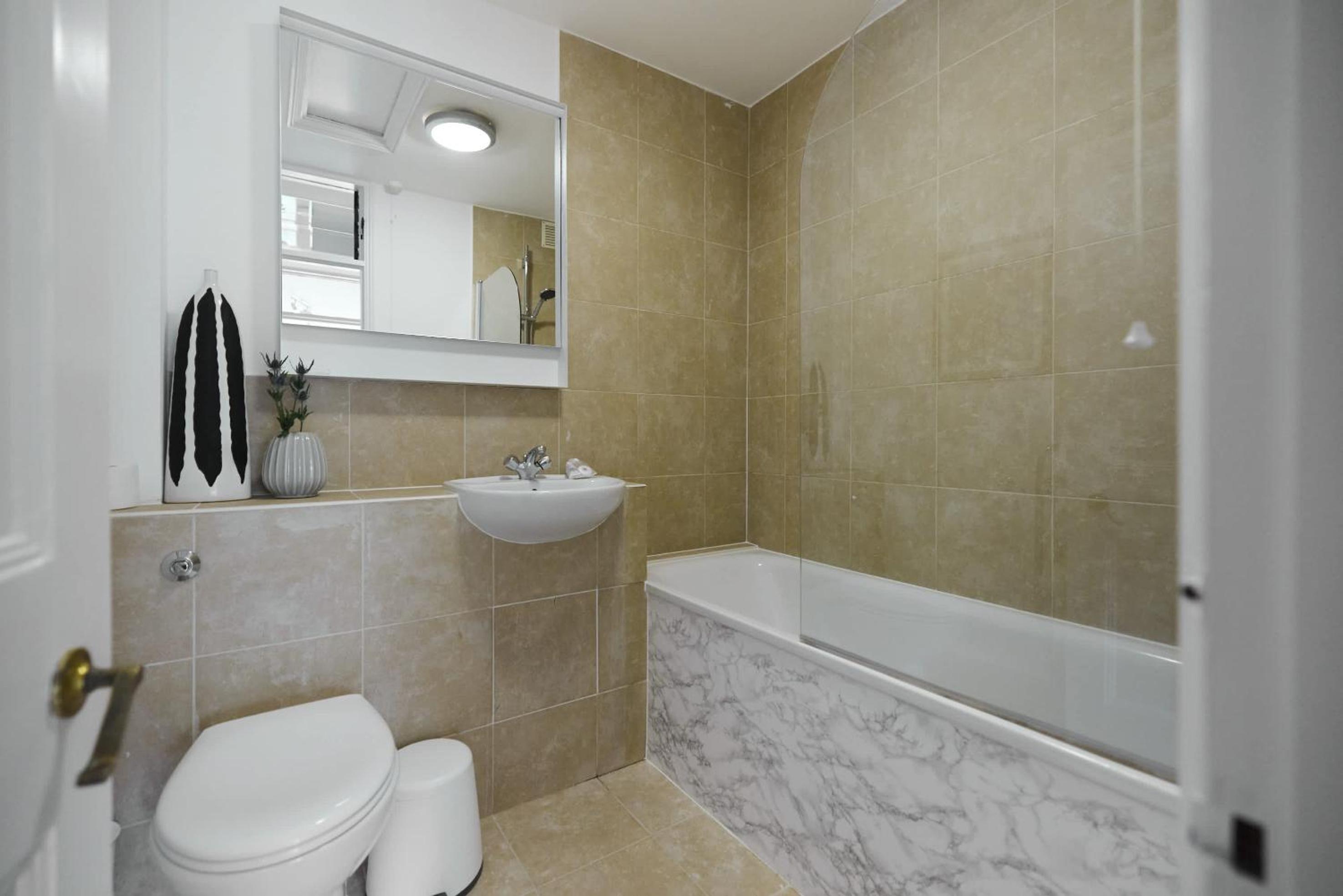 The Carlton Nook - 2BR Apartment with Patio