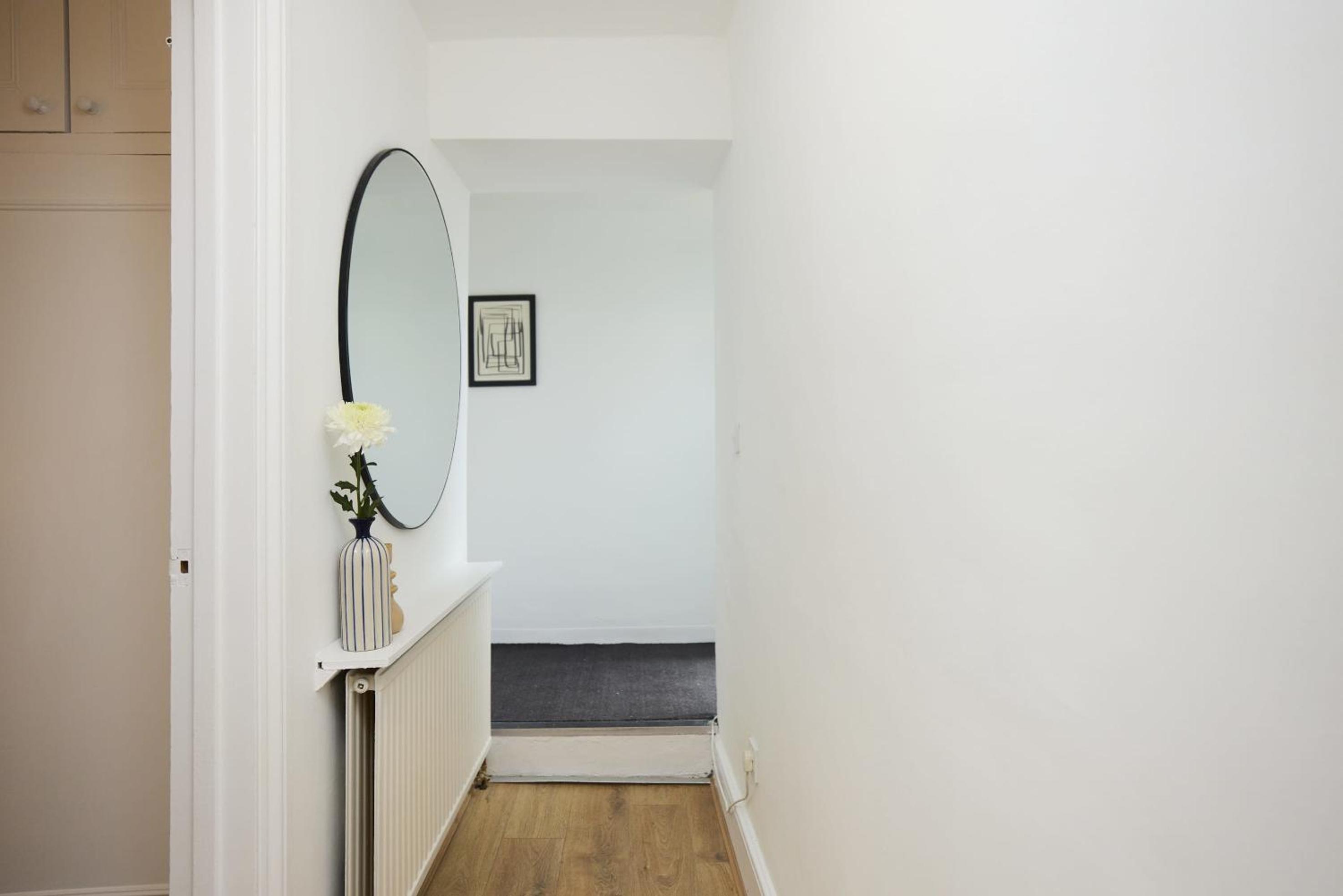 The Carlton Nook - 2BR Apartment with Patio