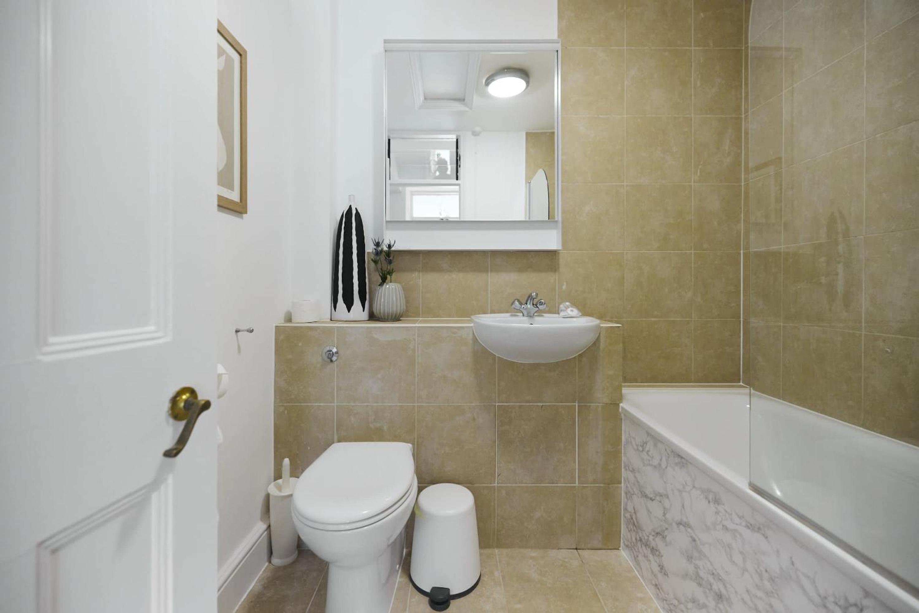 The Carlton Nook - 2BR Apartment with Patio