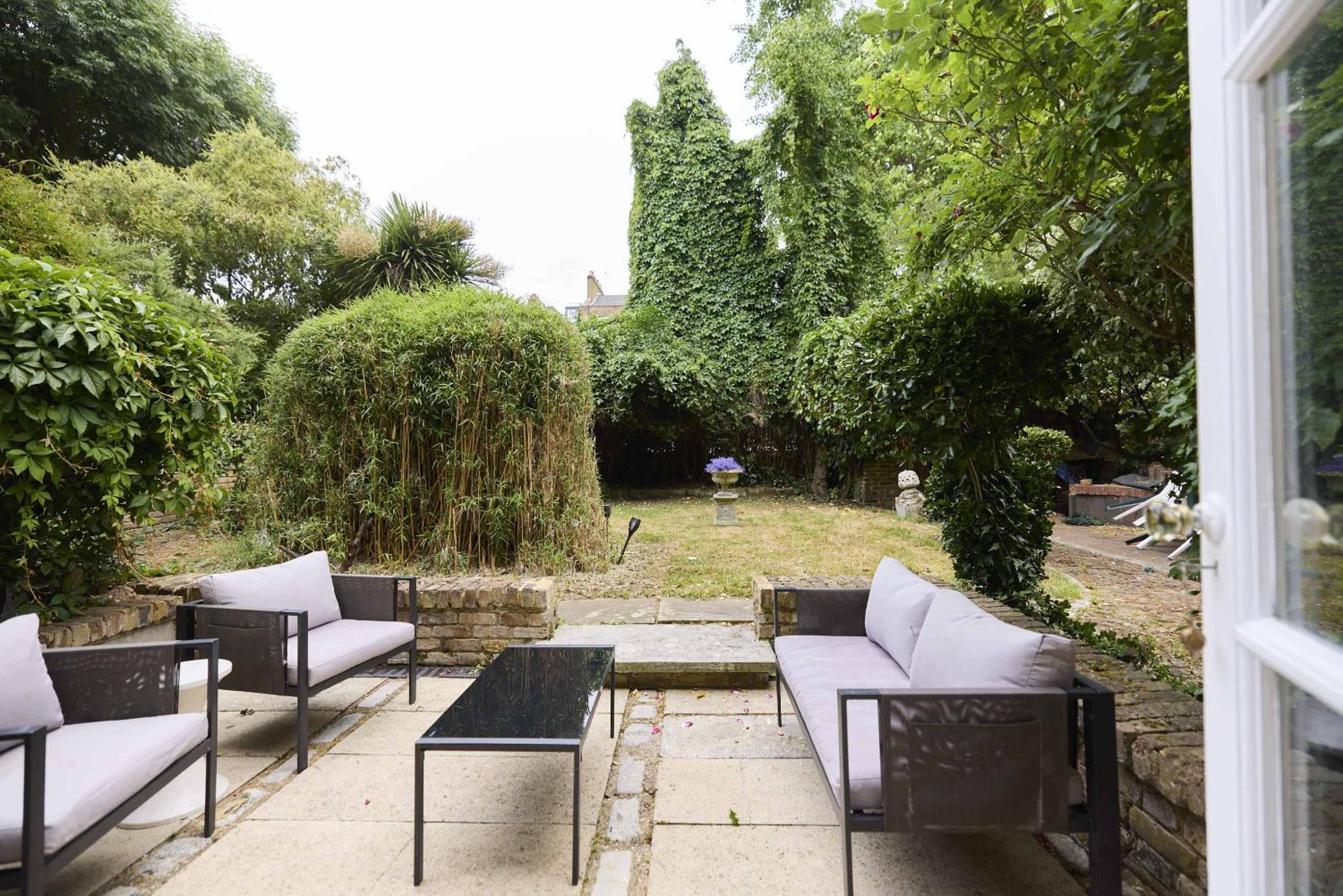 The Carlton Nook - 2BR Apartment with Patio