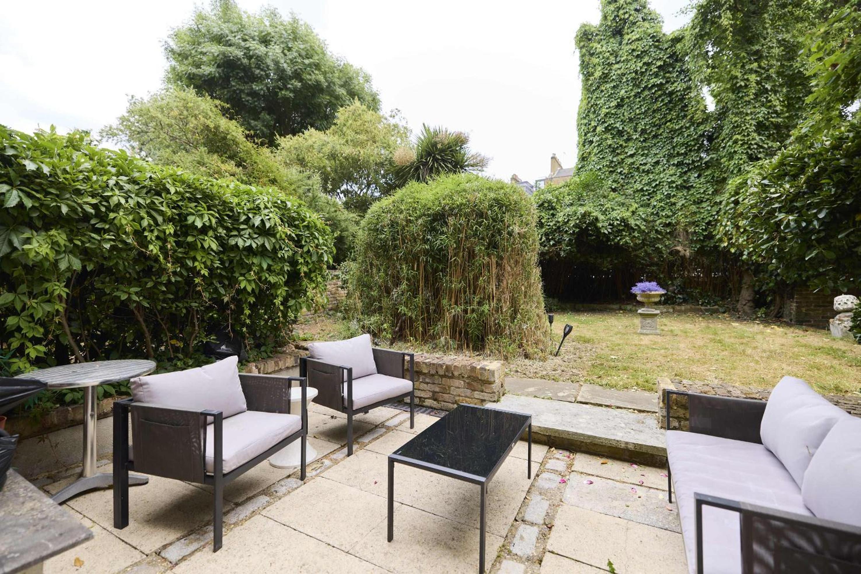 The Carlton Nook - 2BR Apartment with Patio