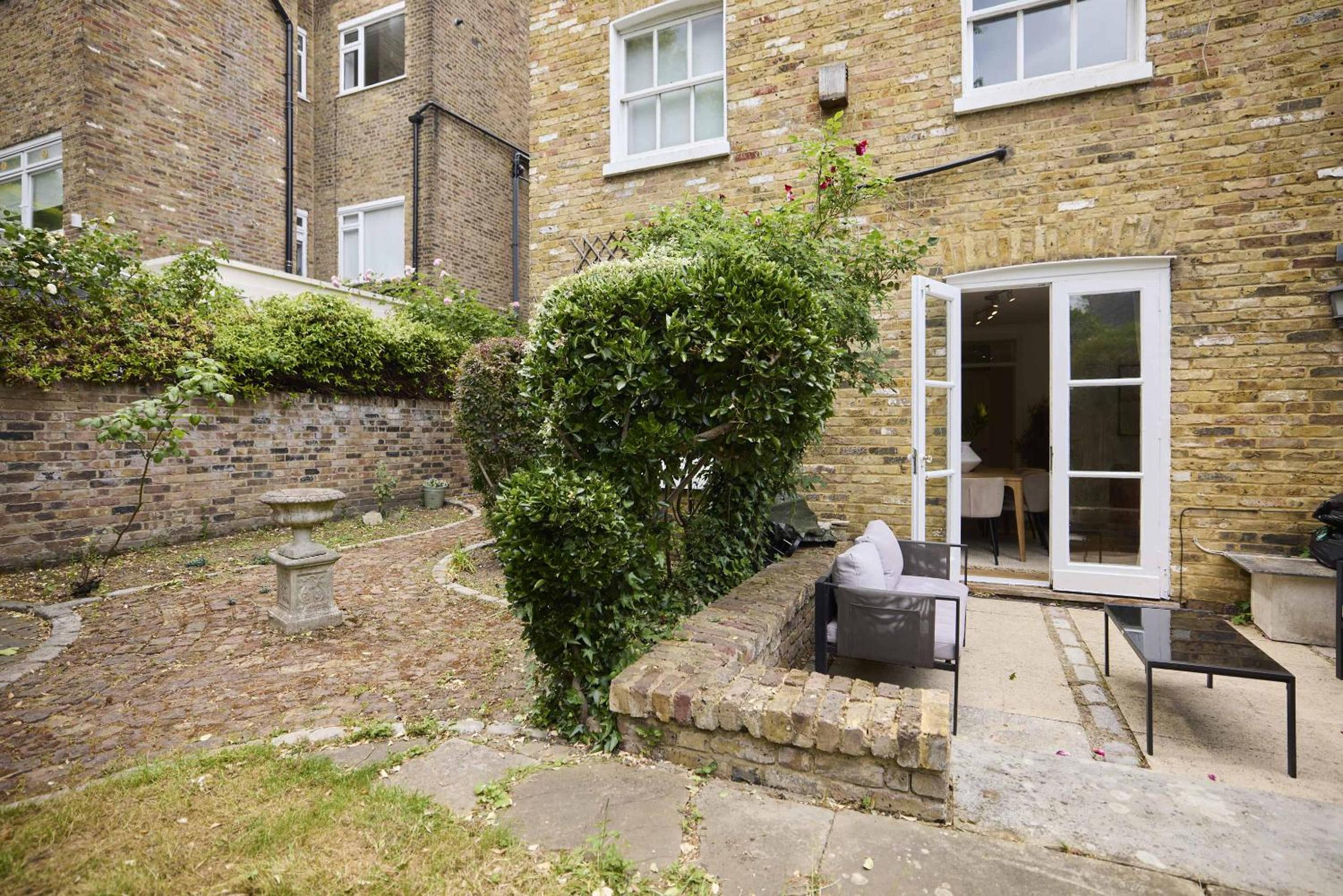 The Carlton Nook - 2BR Apartment with Patio