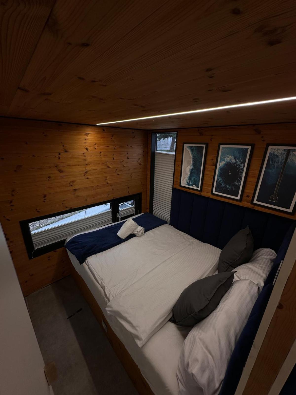 Ruheoase am Wasser, Sauna-Hausboot in Naturidylle