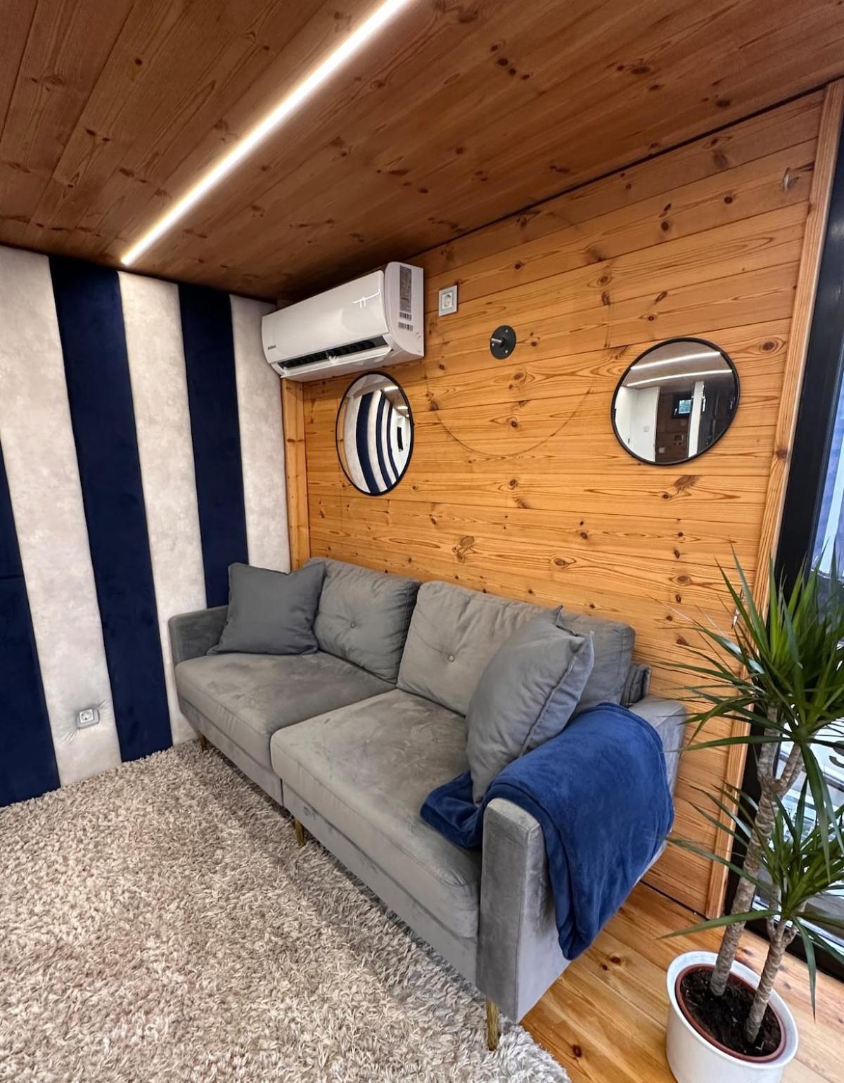 Ruheoase am Wasser, Sauna-Hausboot in Naturidylle