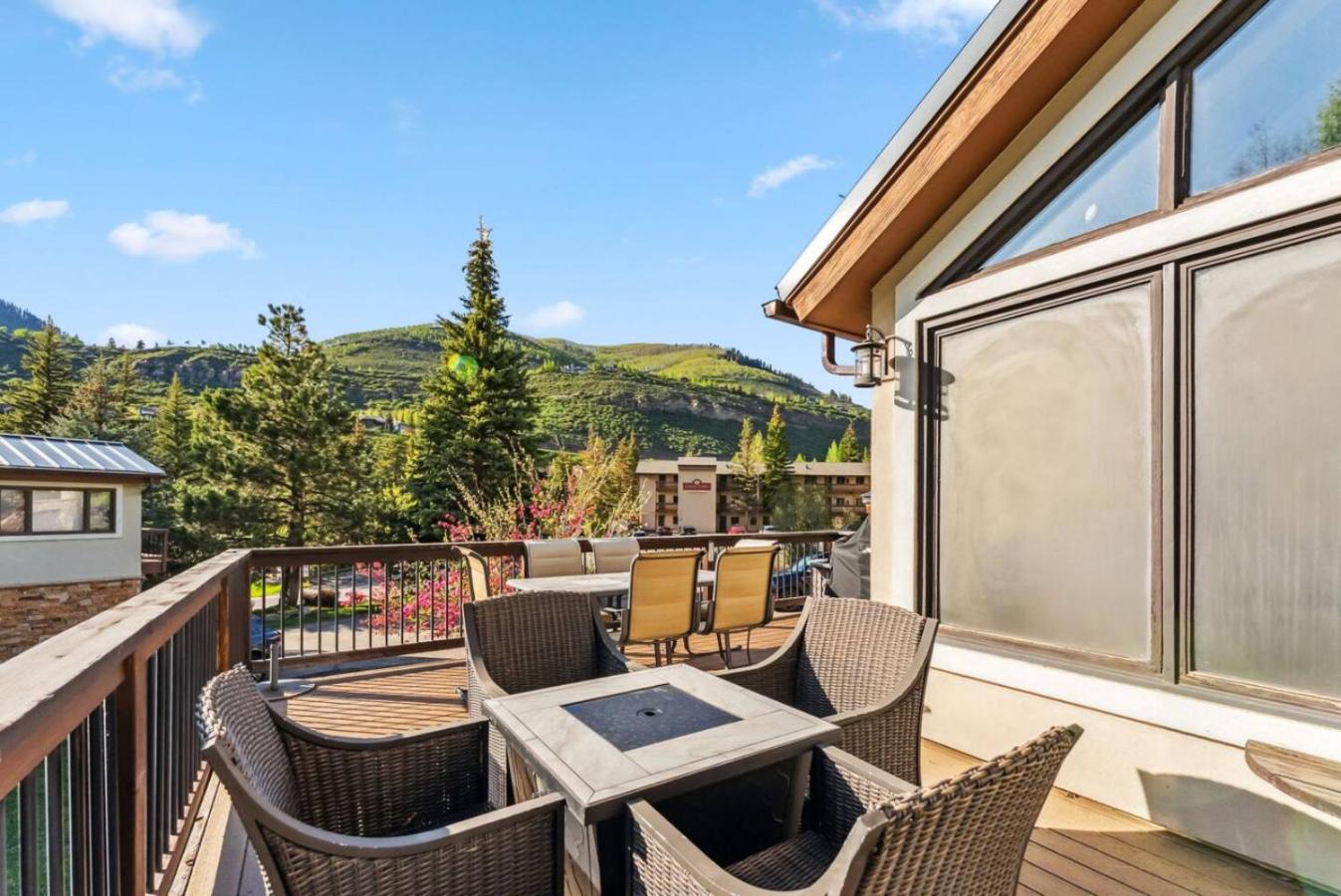 Matterhorn Haven LUXE Vail Retreat w Hot Tub