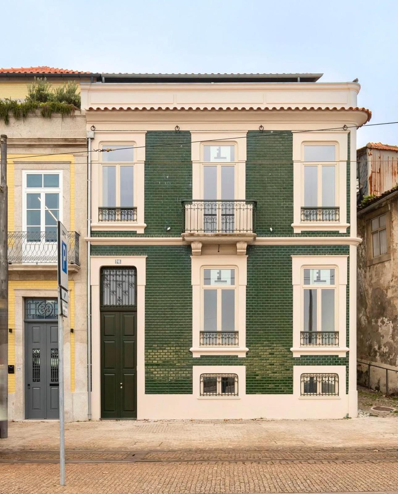 Oceanfront Villa Near Porto Historical Centre