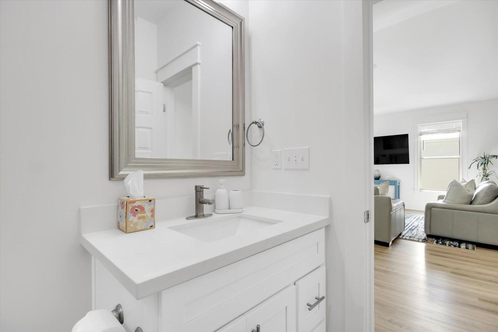 Stylish Family Stay 3BR3BA Balcony BBQ
