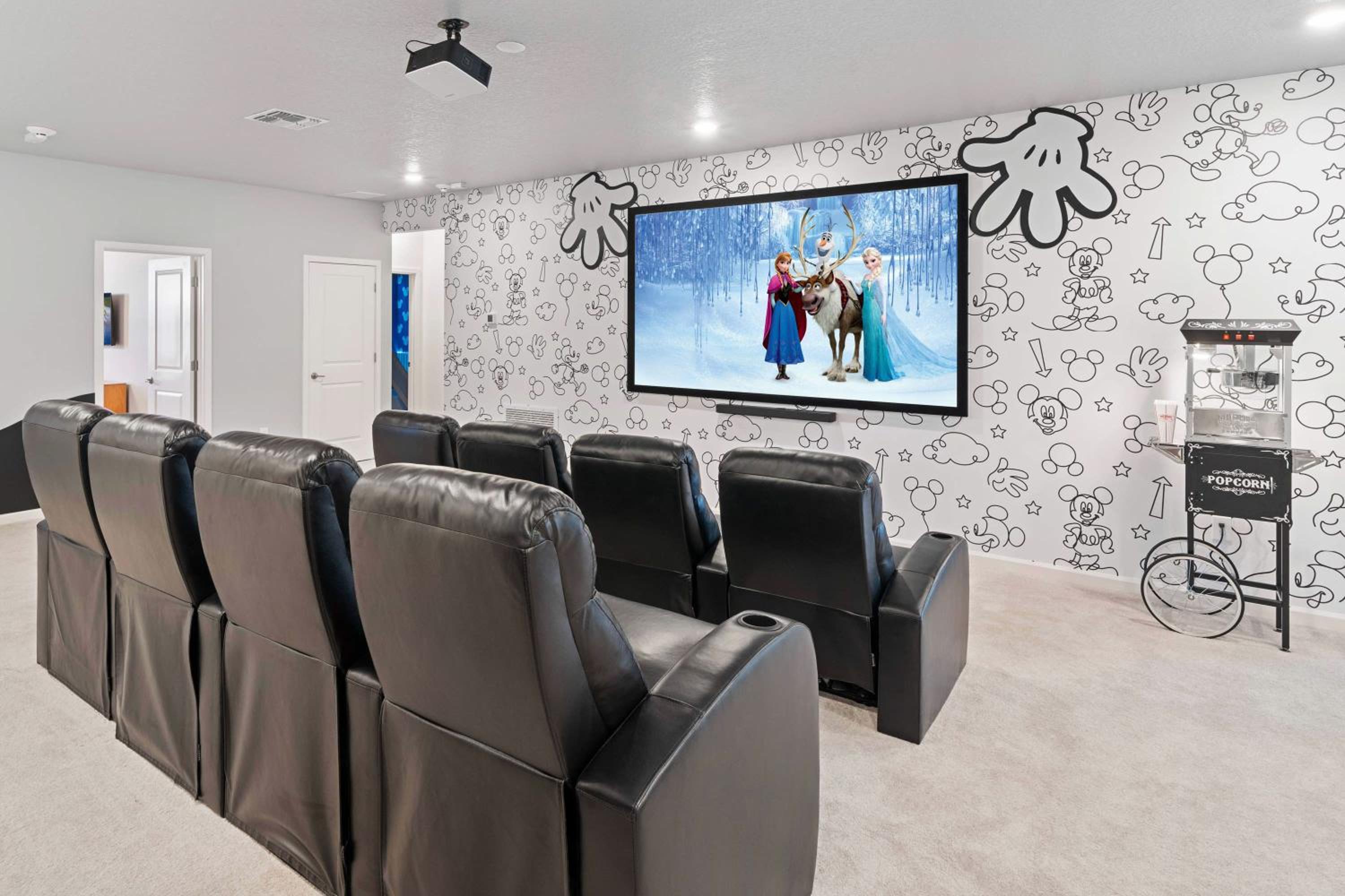 Upstay 15BR Villa w Games Room, Pool & Cinema