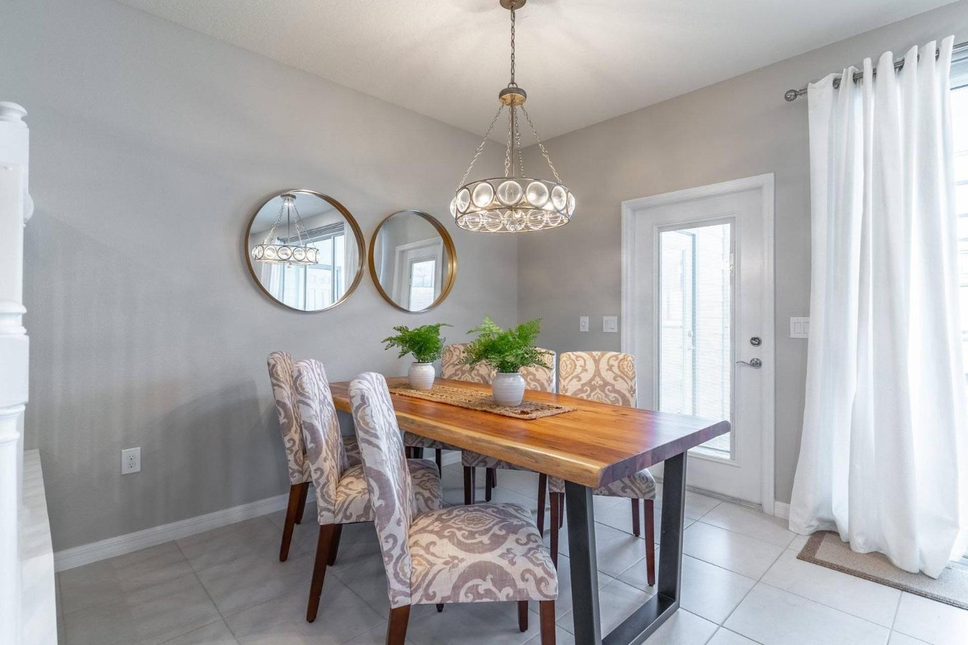 886 Windsor Island