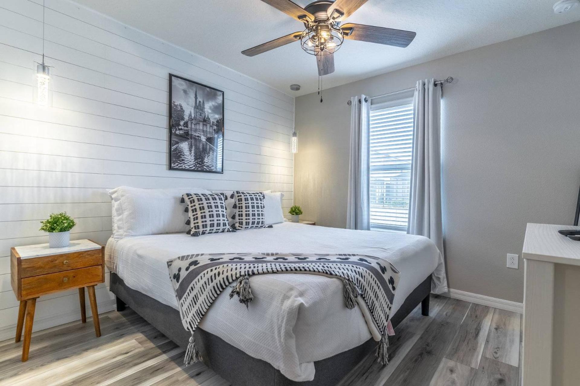 886 Windsor Island