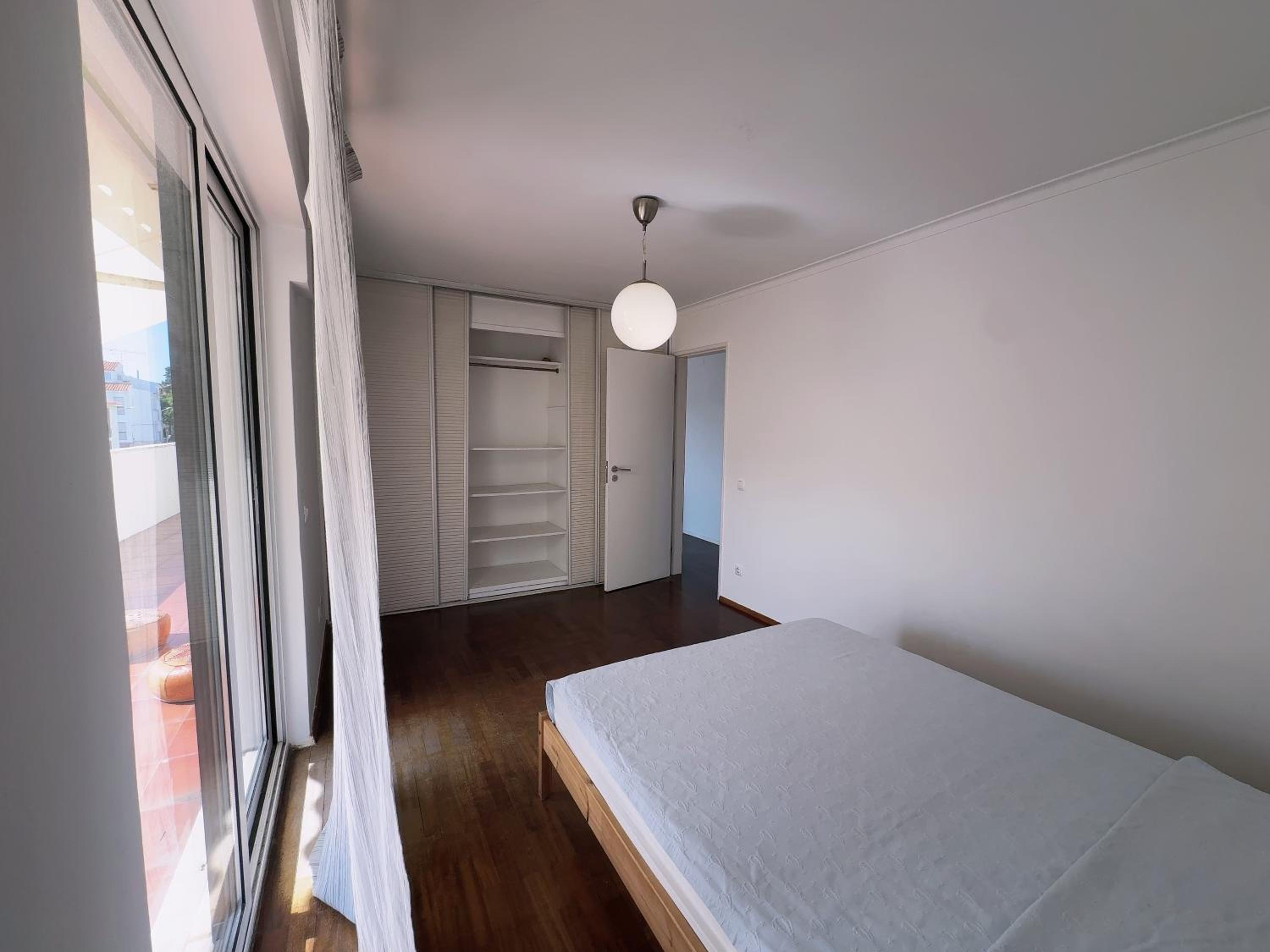 Luxury 4 bedroom with 3 bathroom Cascais Lisbon walking distance to beach