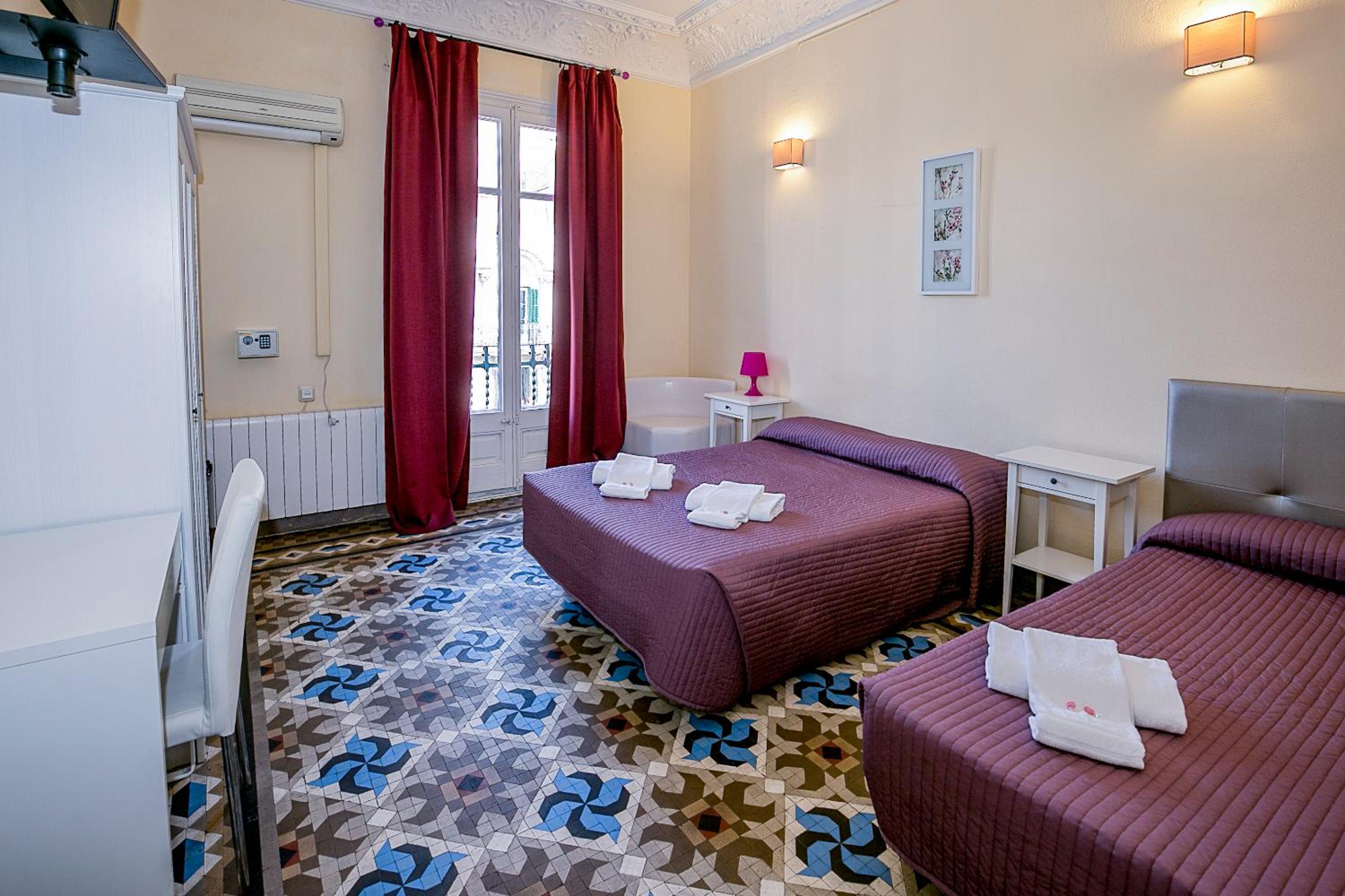Hostal Balmes Centro