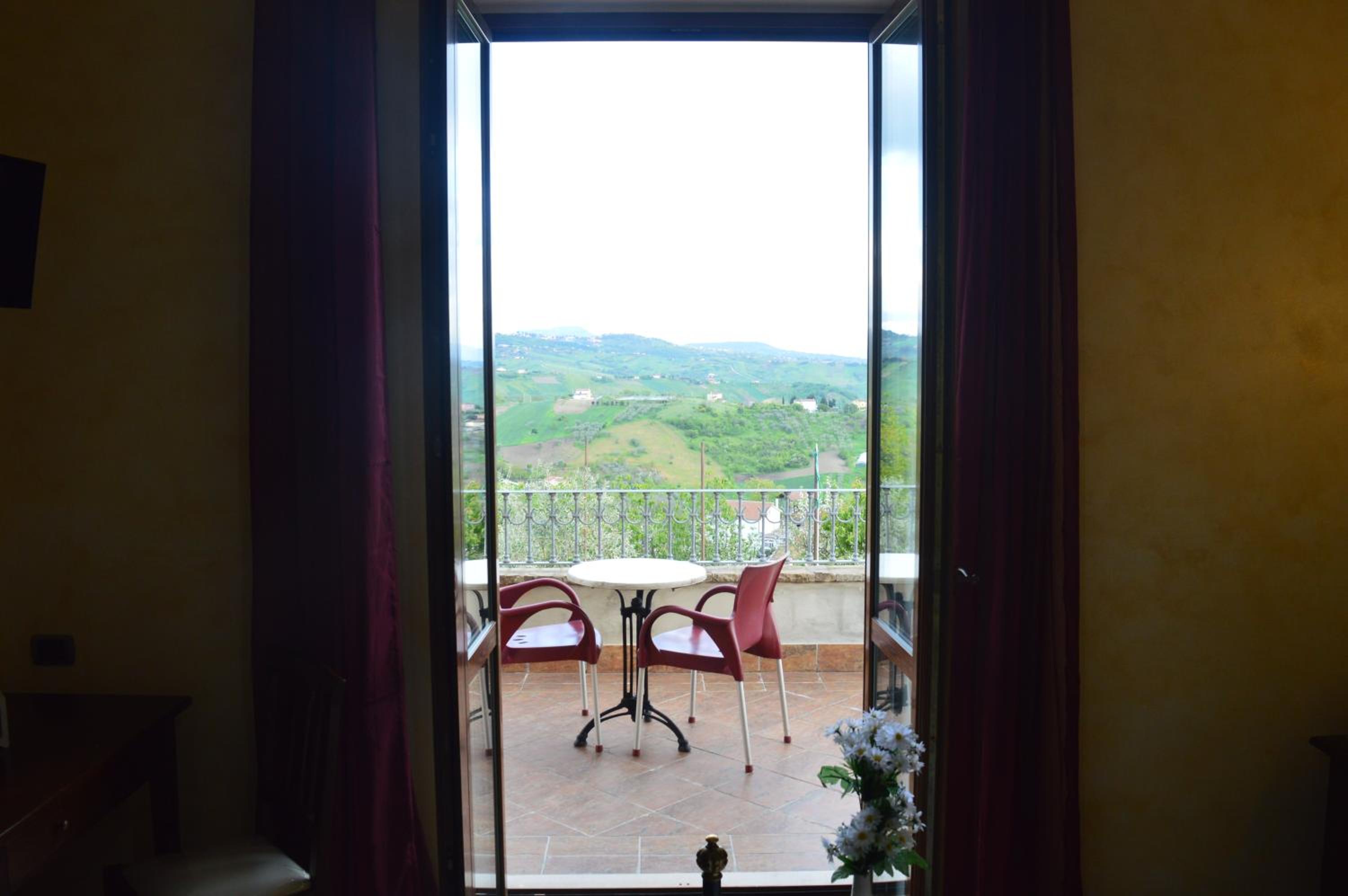 Villa Tre Colli Agri B&B