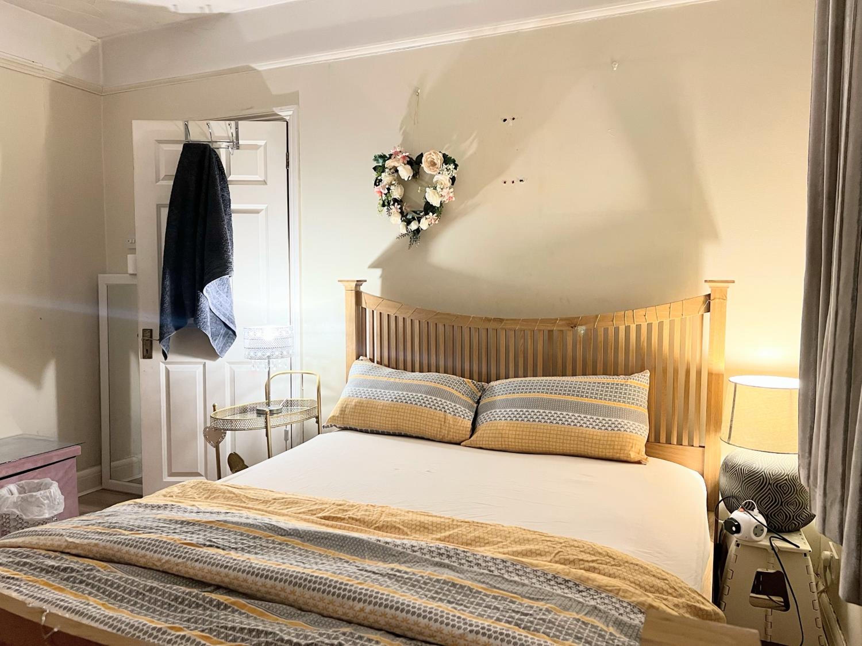 Spacious room in House