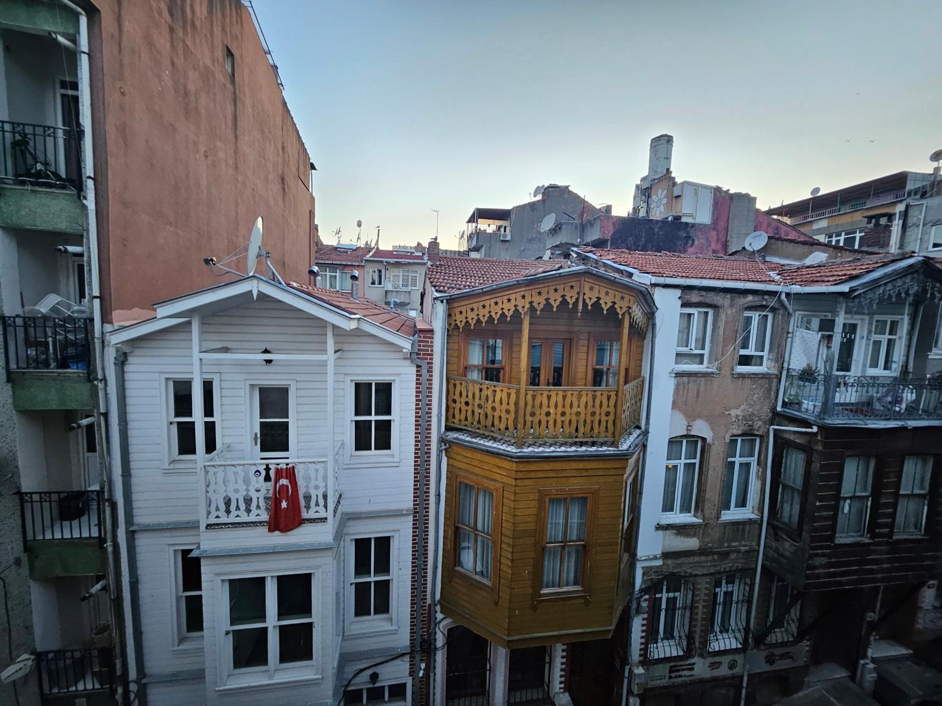JirHouse Sarıköşk Suit