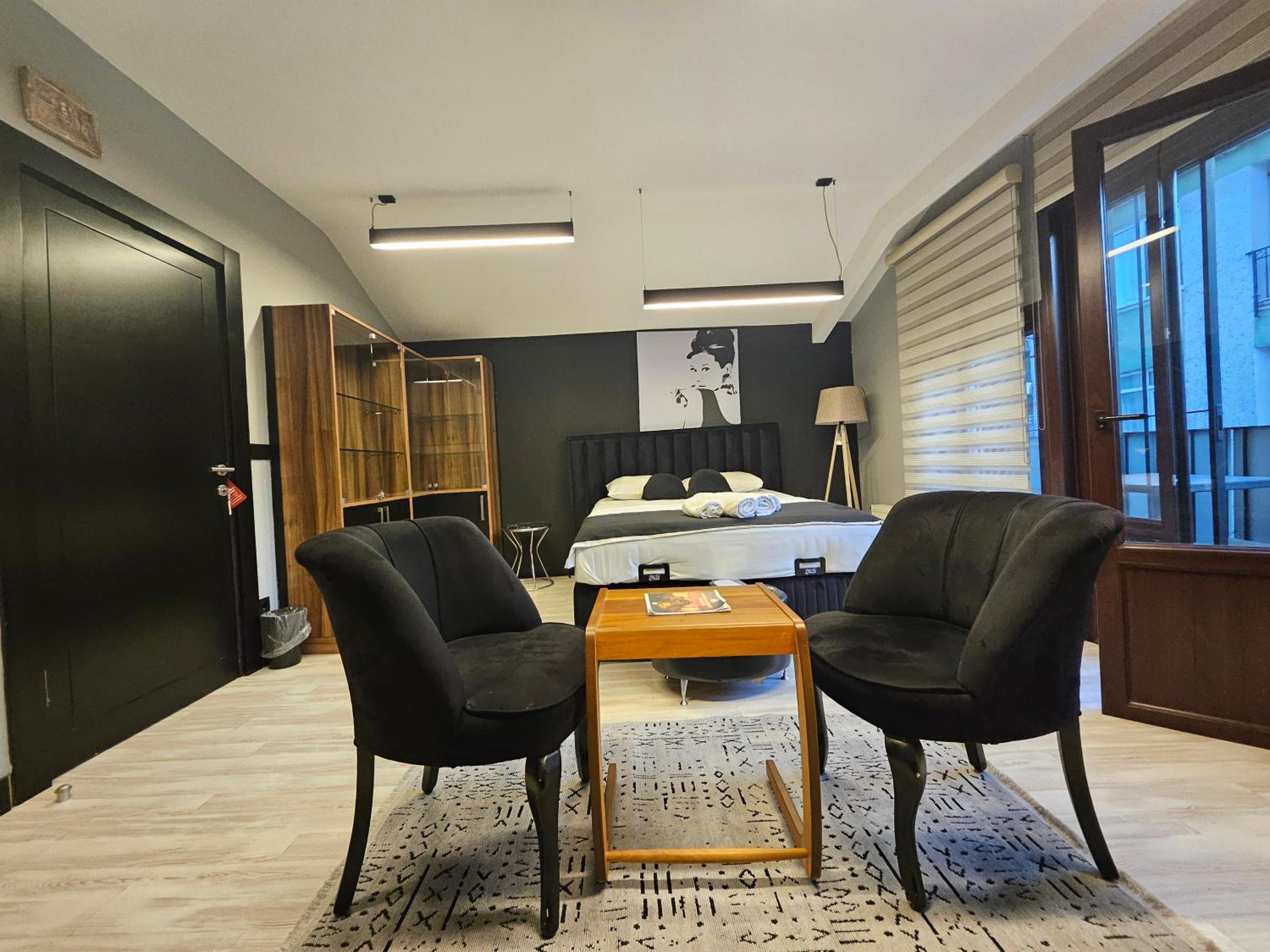 JirHouse Sarıköşk Suit