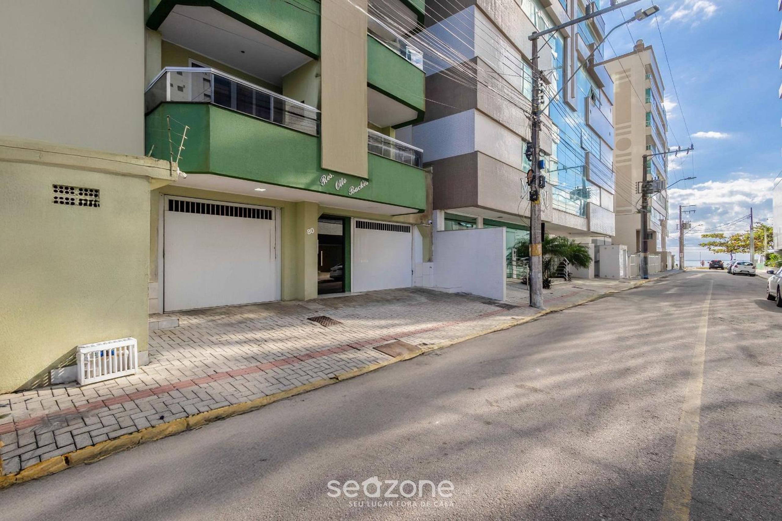 Fully equipped apartments steps from the sea in Meia Praia – OBS