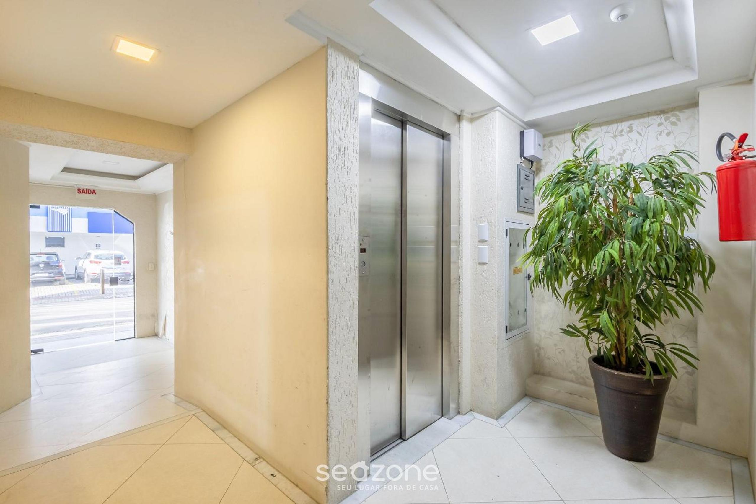 Fully equipped apartments steps from the sea in Meia Praia – OBS