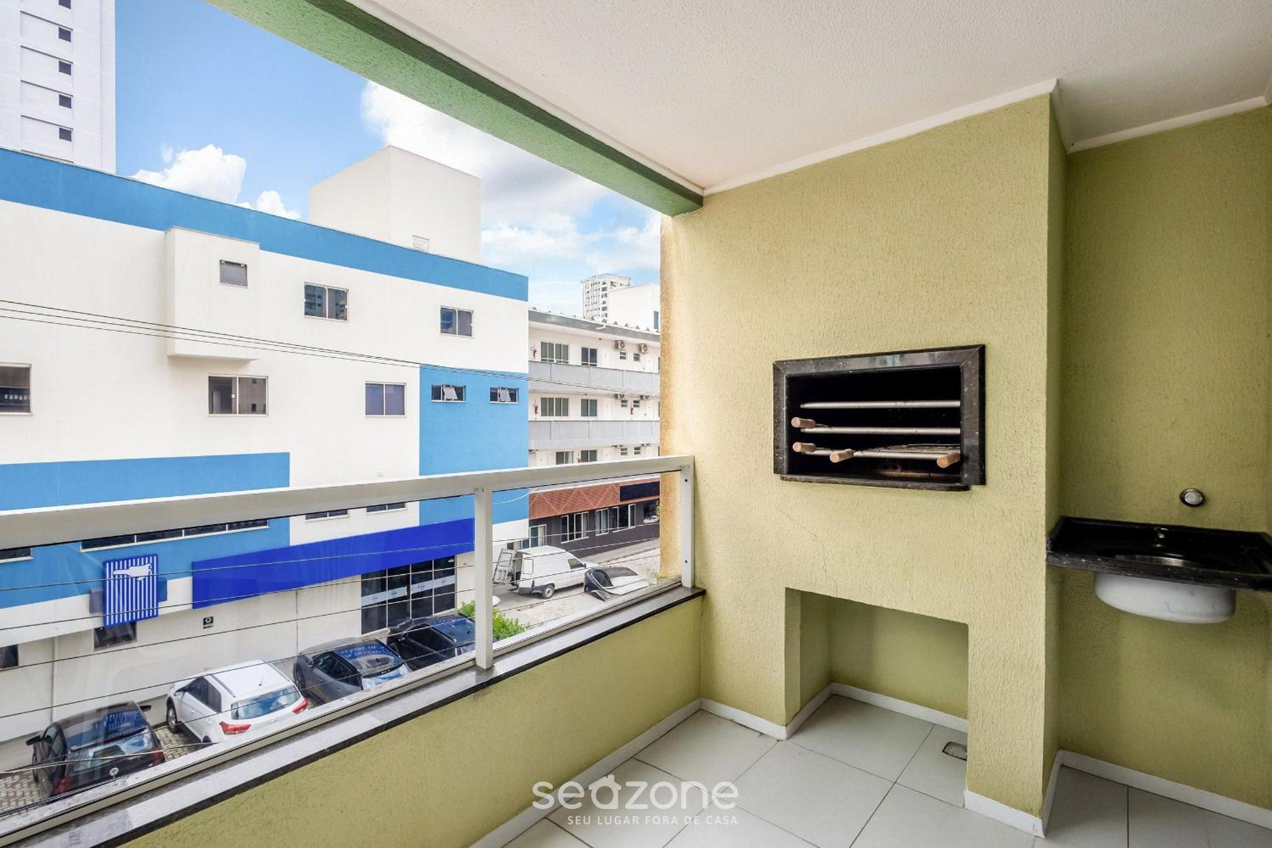 Fully equipped apartments steps from the sea in Meia Praia – OBS
