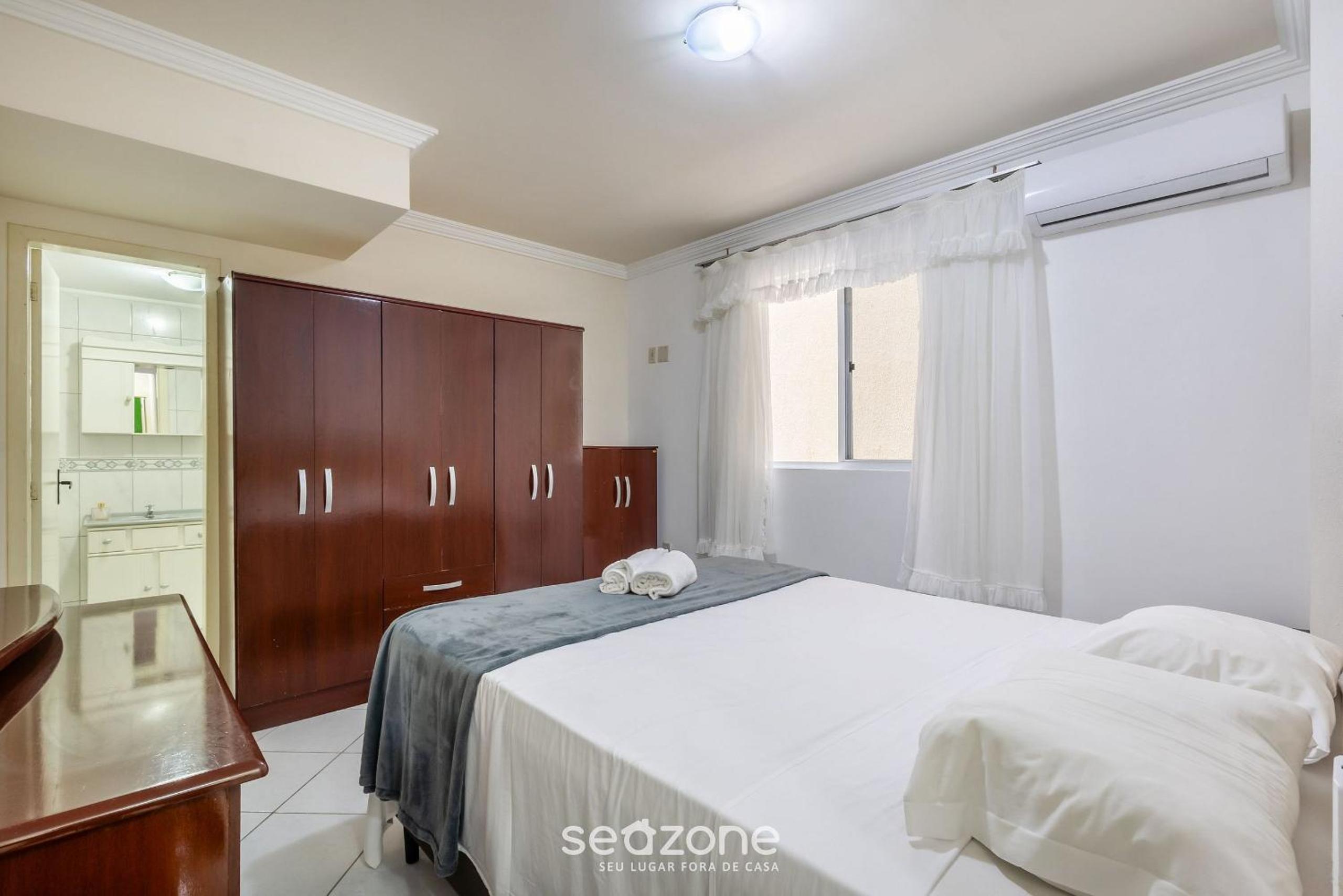 Fully equipped apartments steps from the sea in Meia Praia – OBS