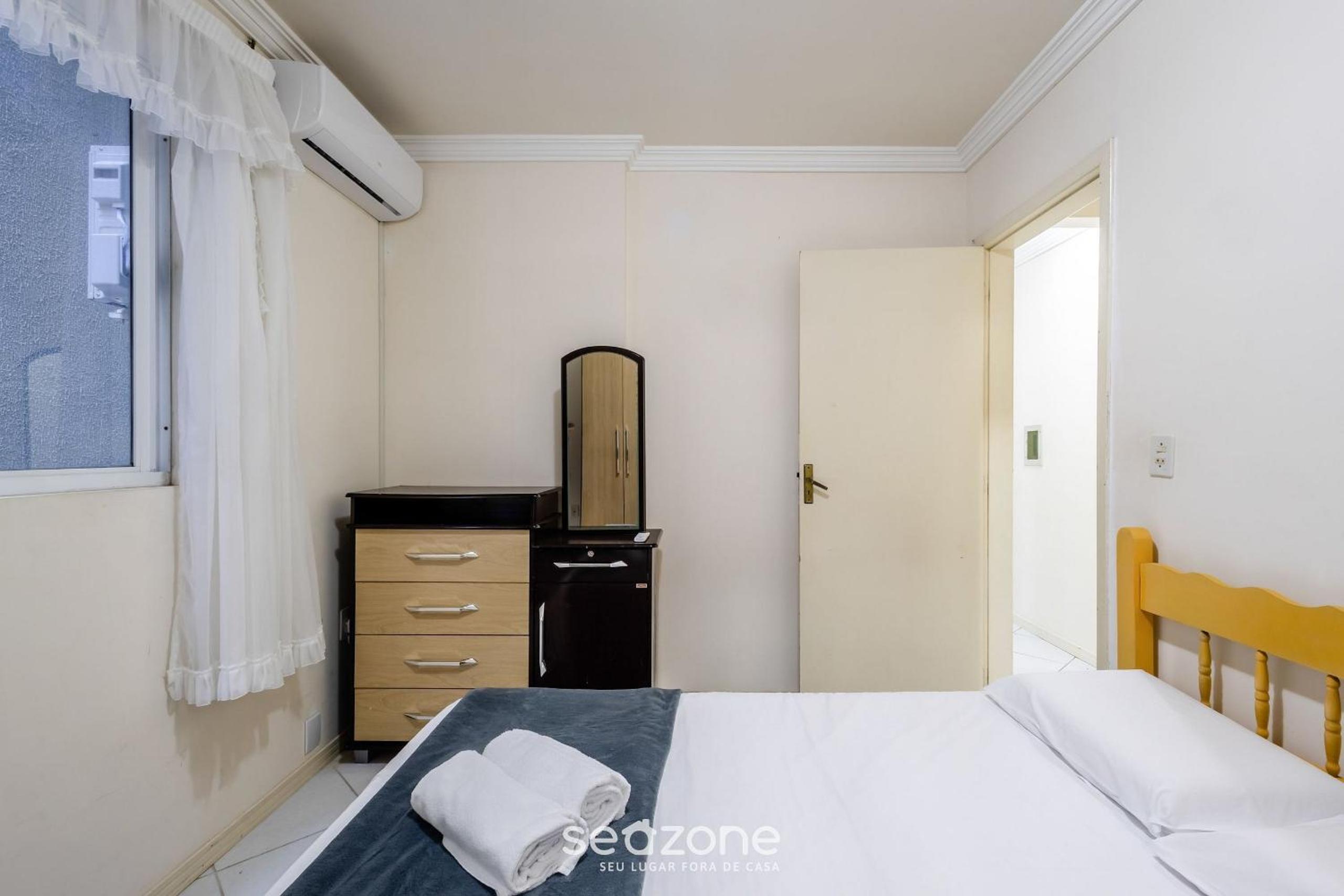 Fully equipped apartments steps from the sea in Meia Praia – OBS