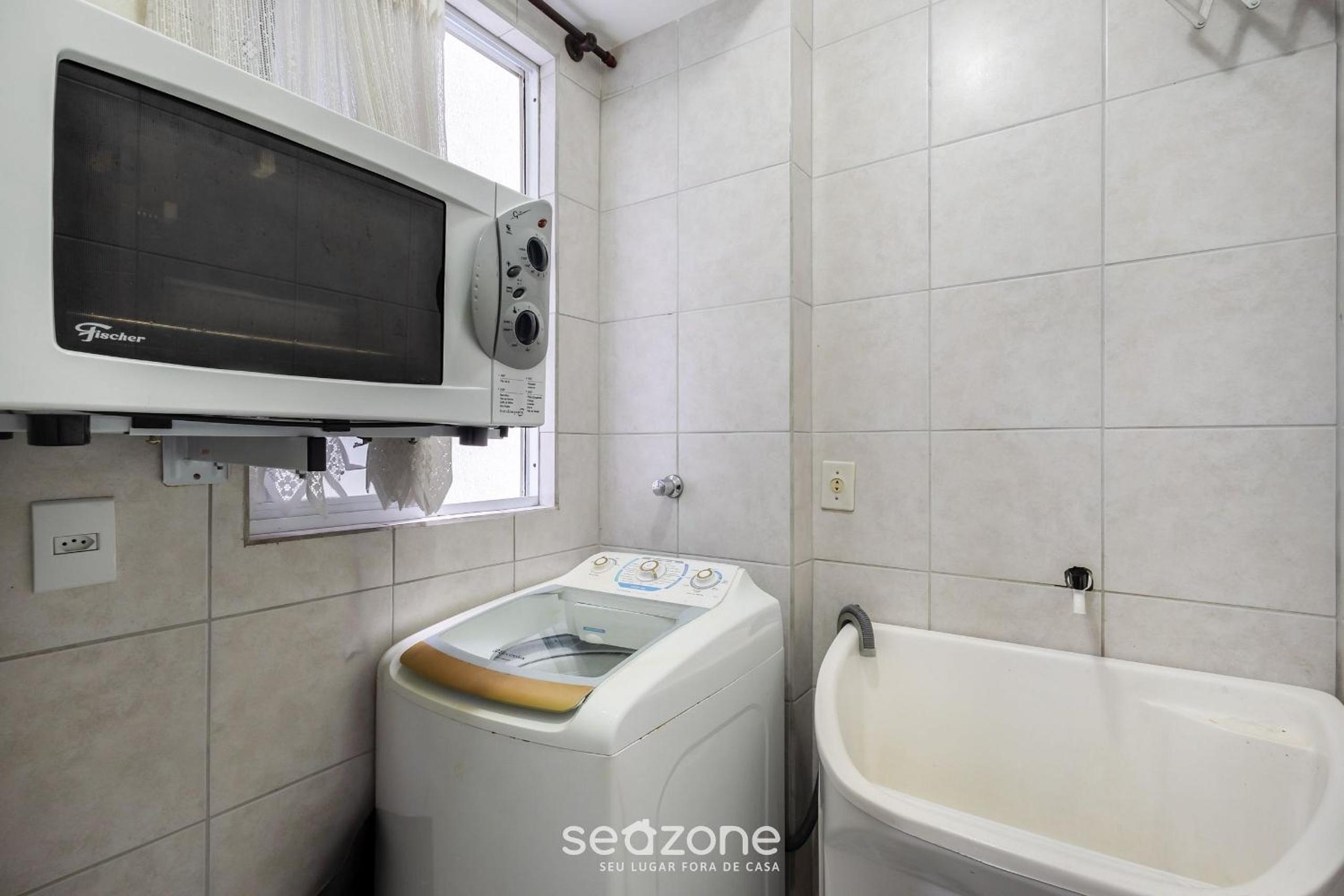 Fully equipped apartments steps from the sea in Meia Praia – OBS