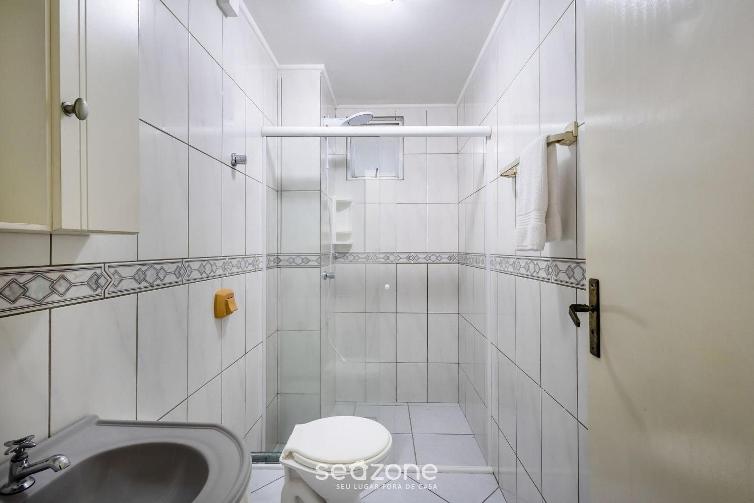 Fully equipped apartments steps from the sea in Meia Praia – OBS