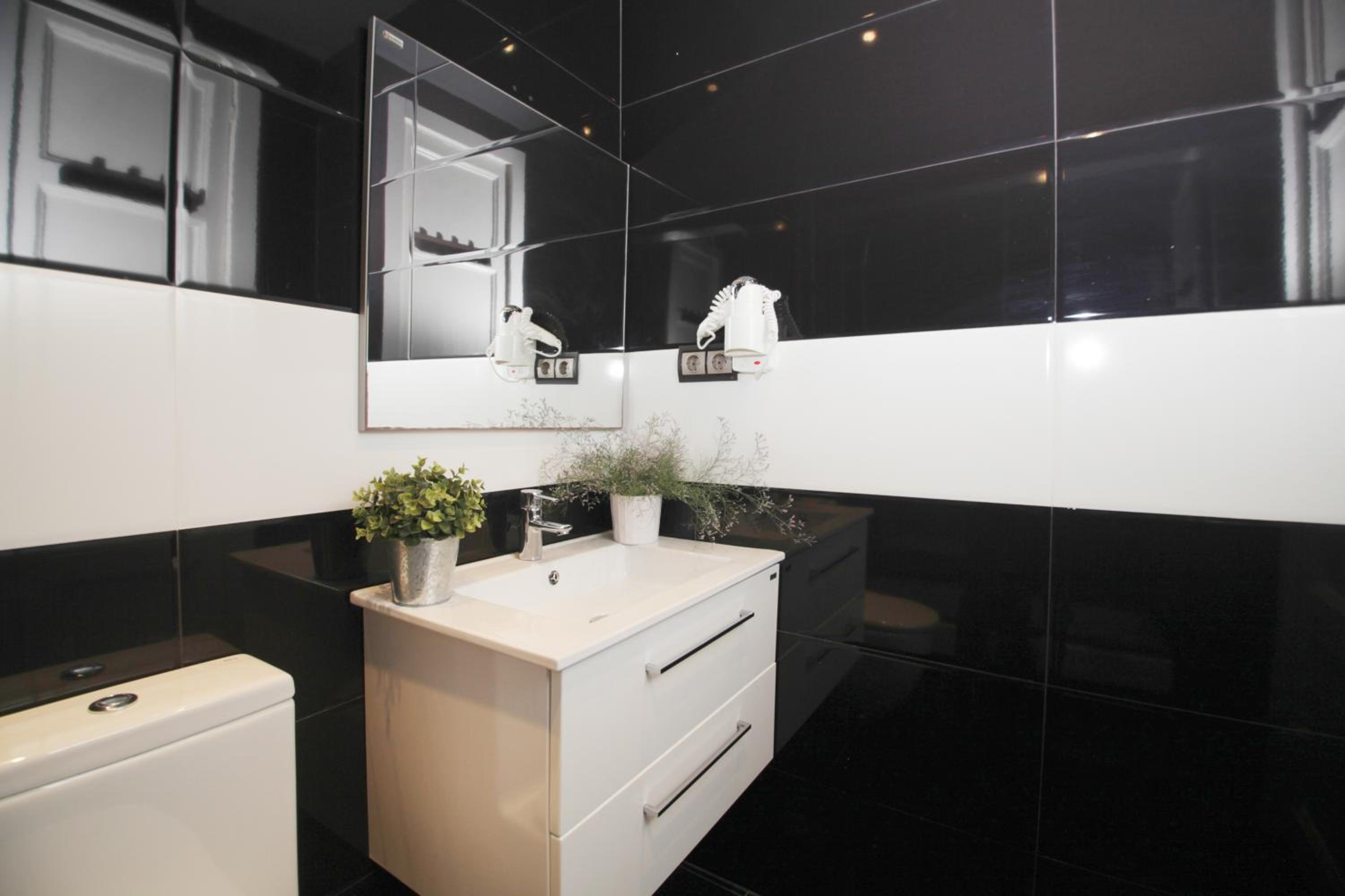 AinB Eixample-Miro Apartments