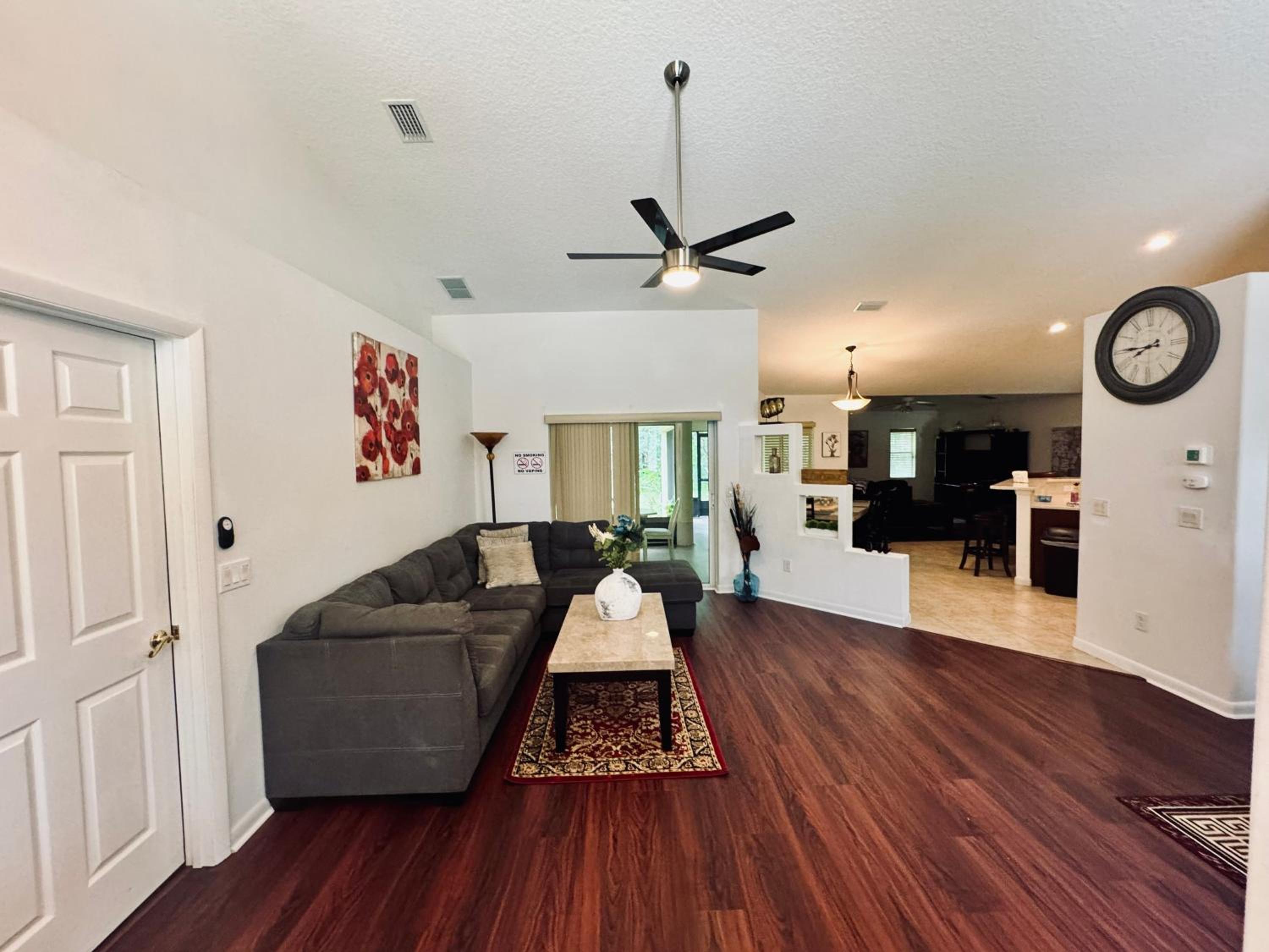 Cozy Private Home Close to the I95 Exit 284