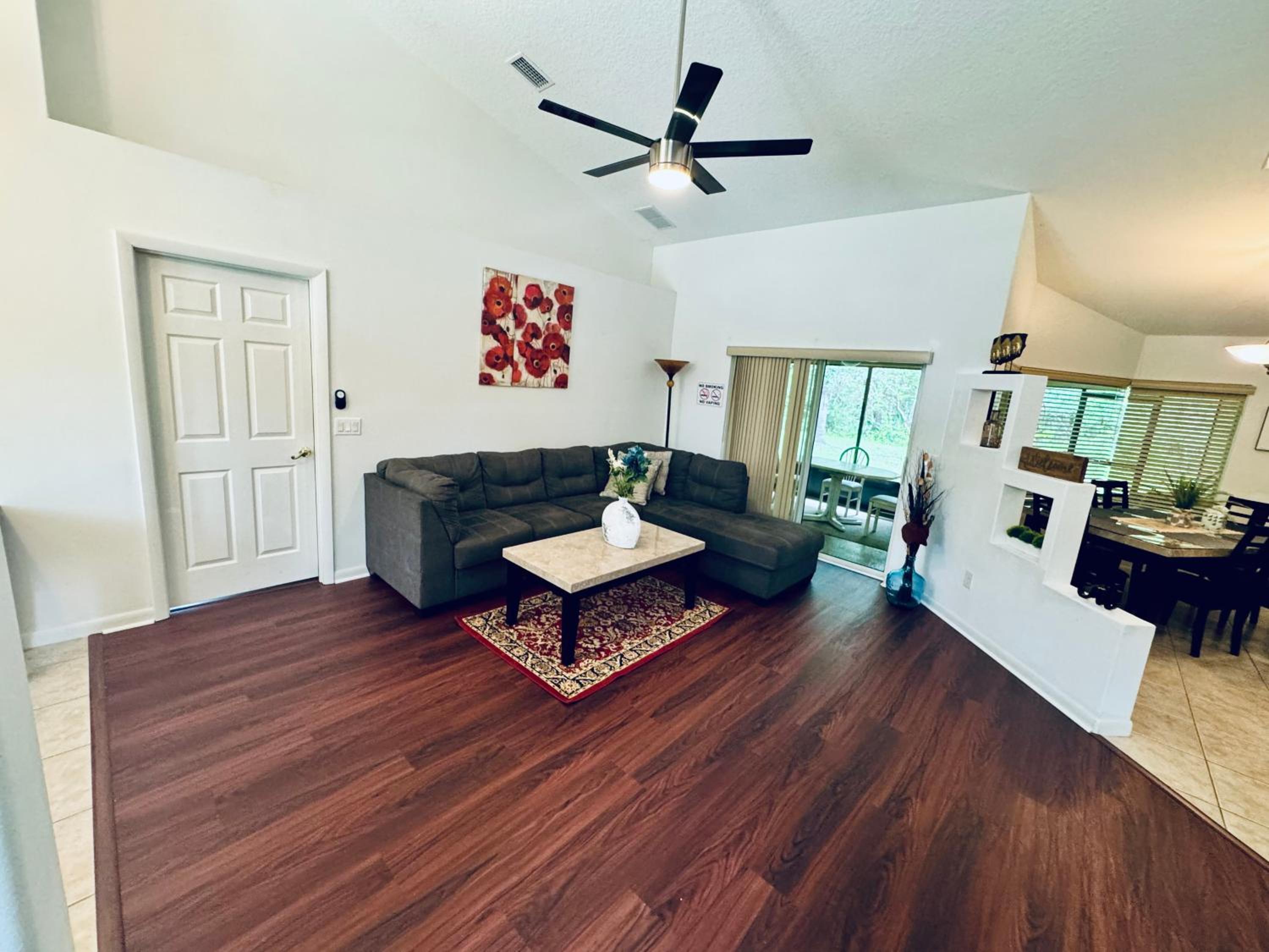 Cozy Private Home Close to the I95 Exit 284