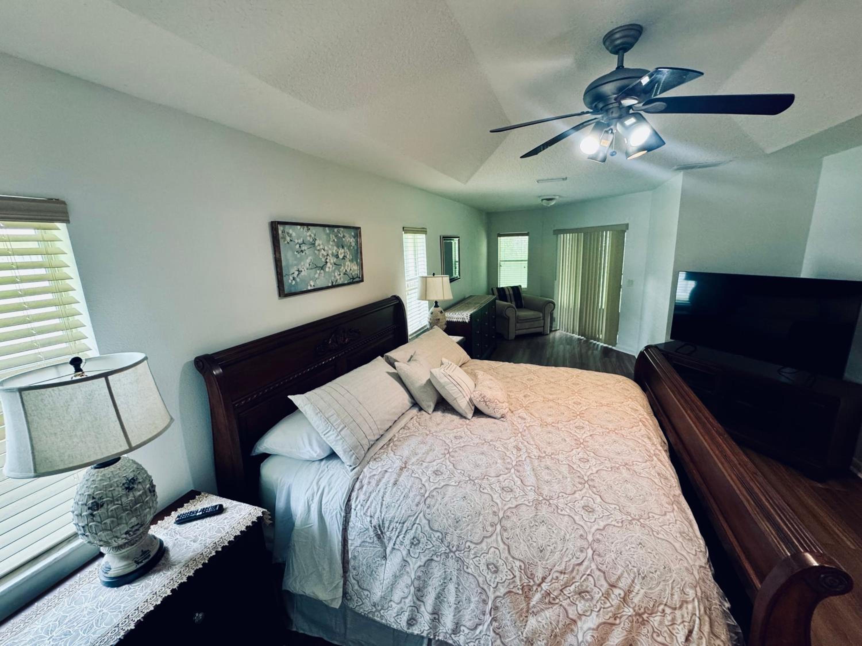Cozy Private Home Close to the I95 Exit 284