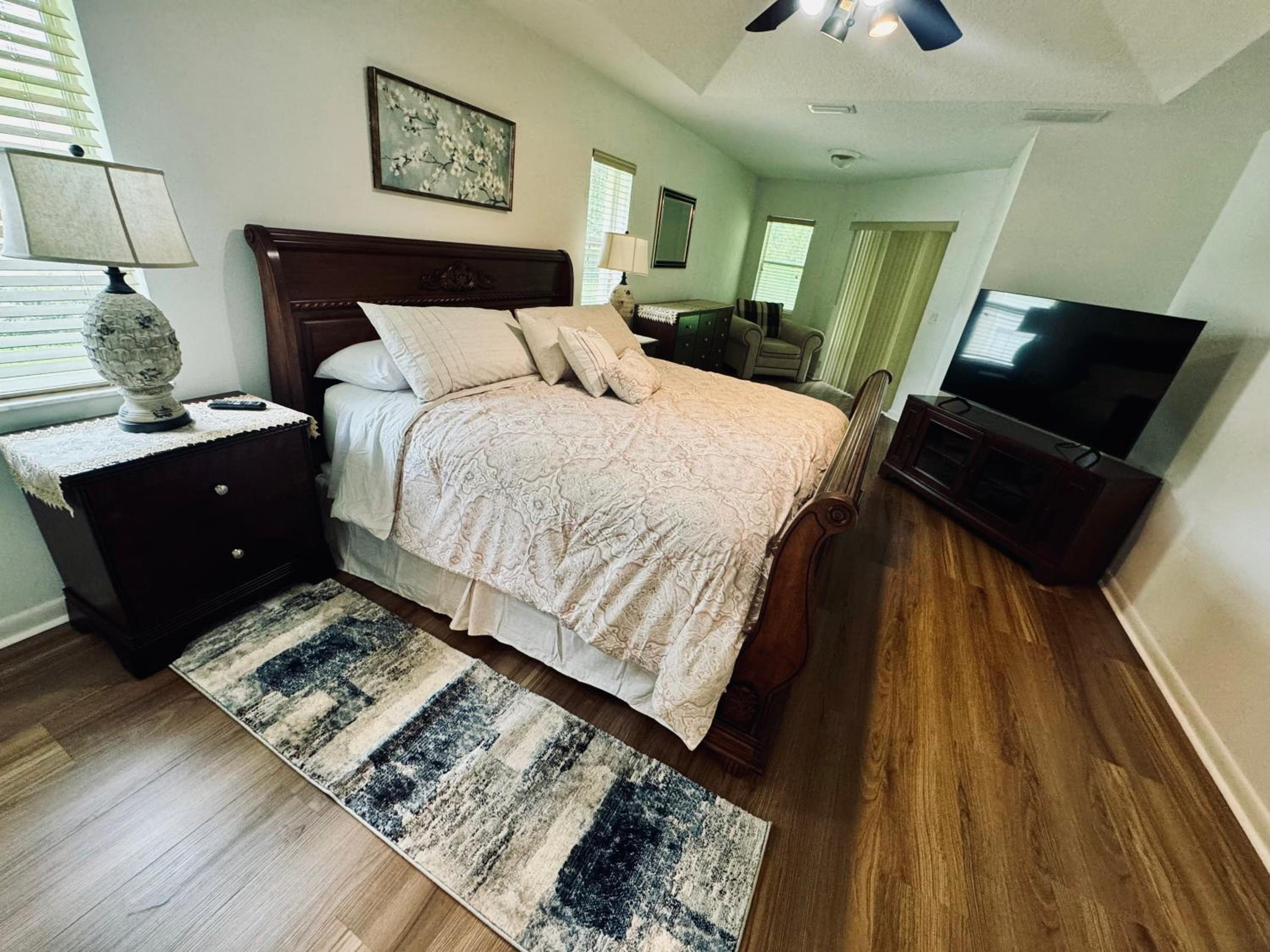 Cozy Private Home Close to the I95 Exit 284