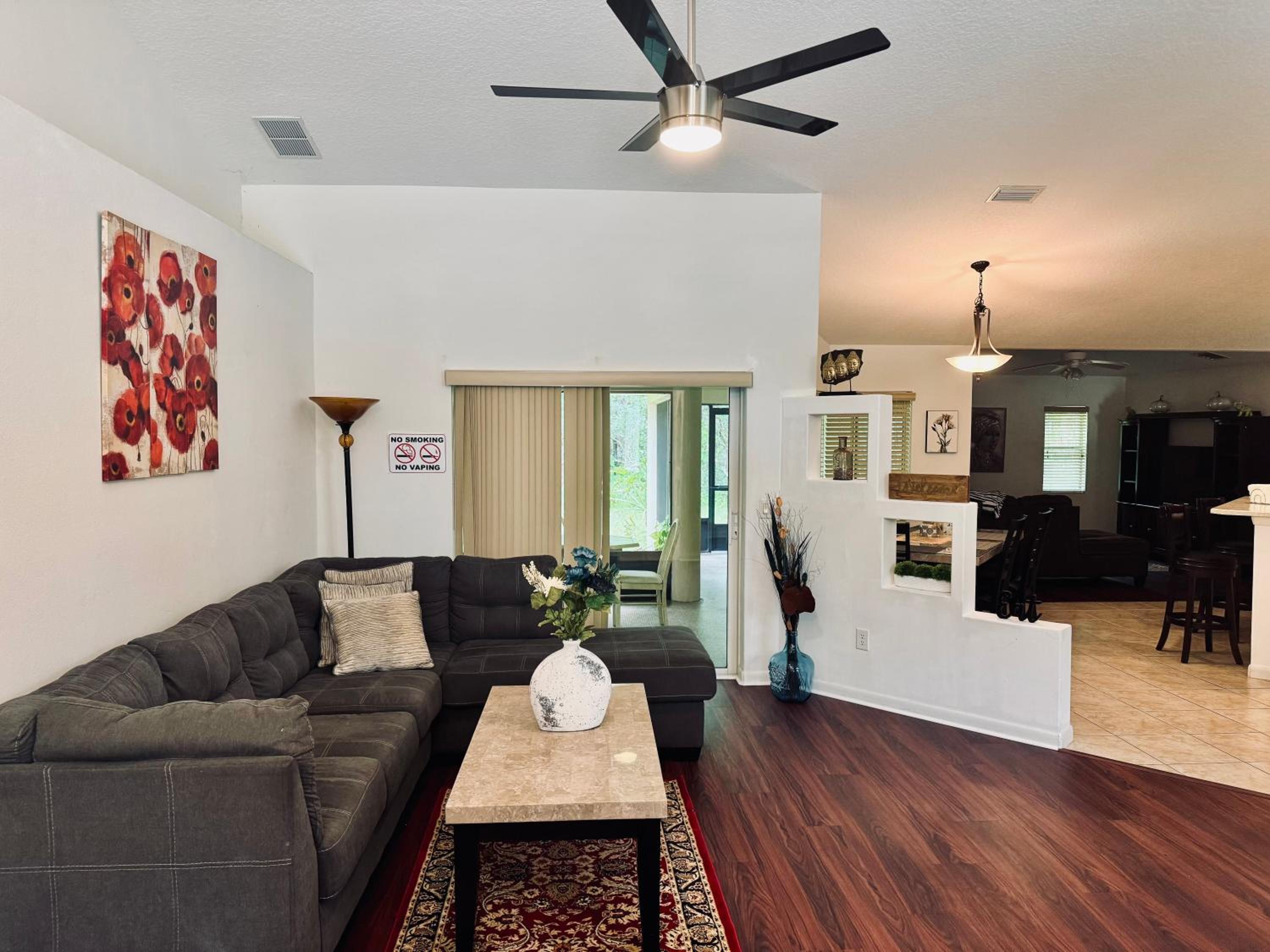 Cozy Private Home Close to the I95 Exit 284