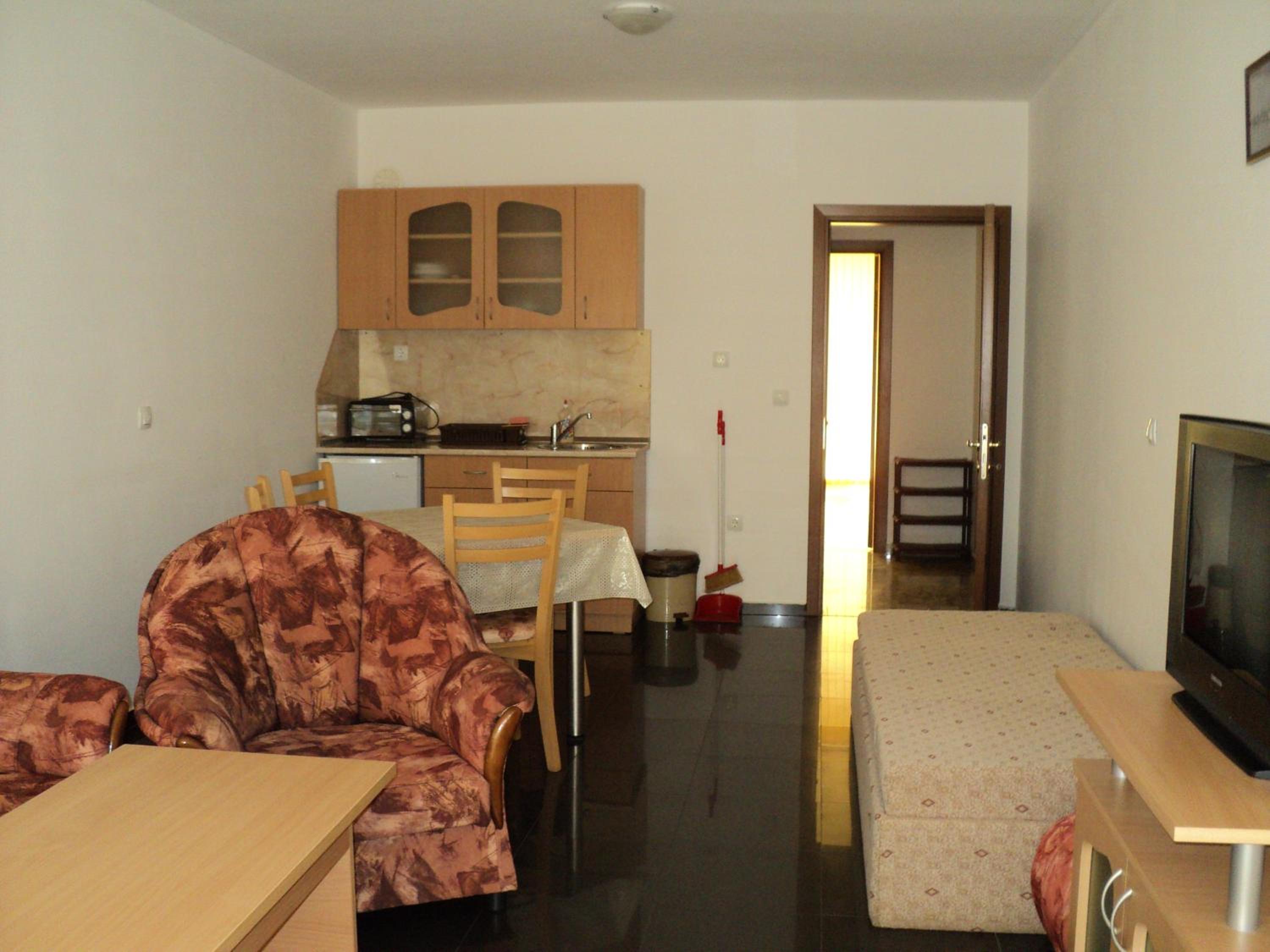 Meni Apartments and Guest Rooms
