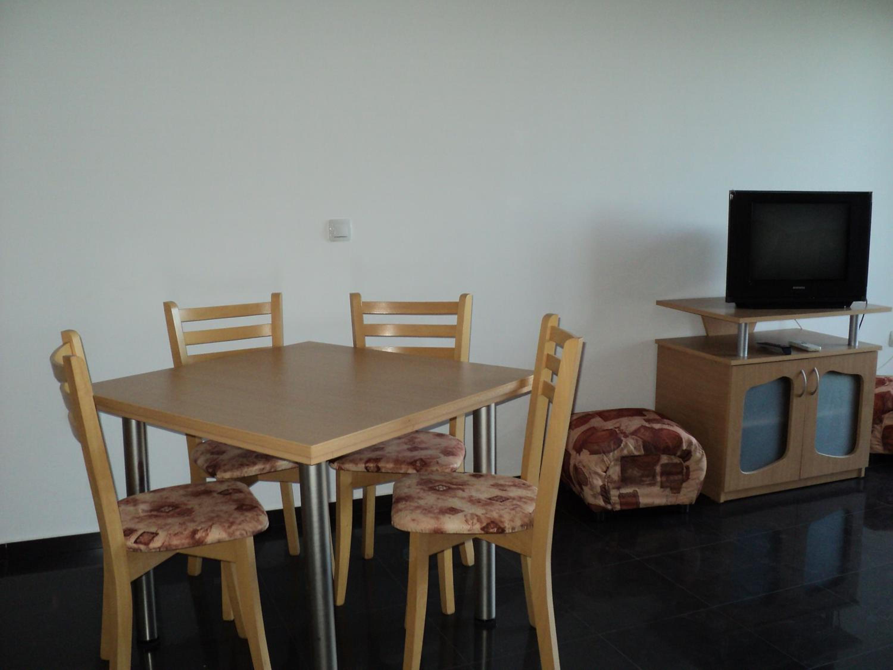 Meni Apartments and Guest Rooms