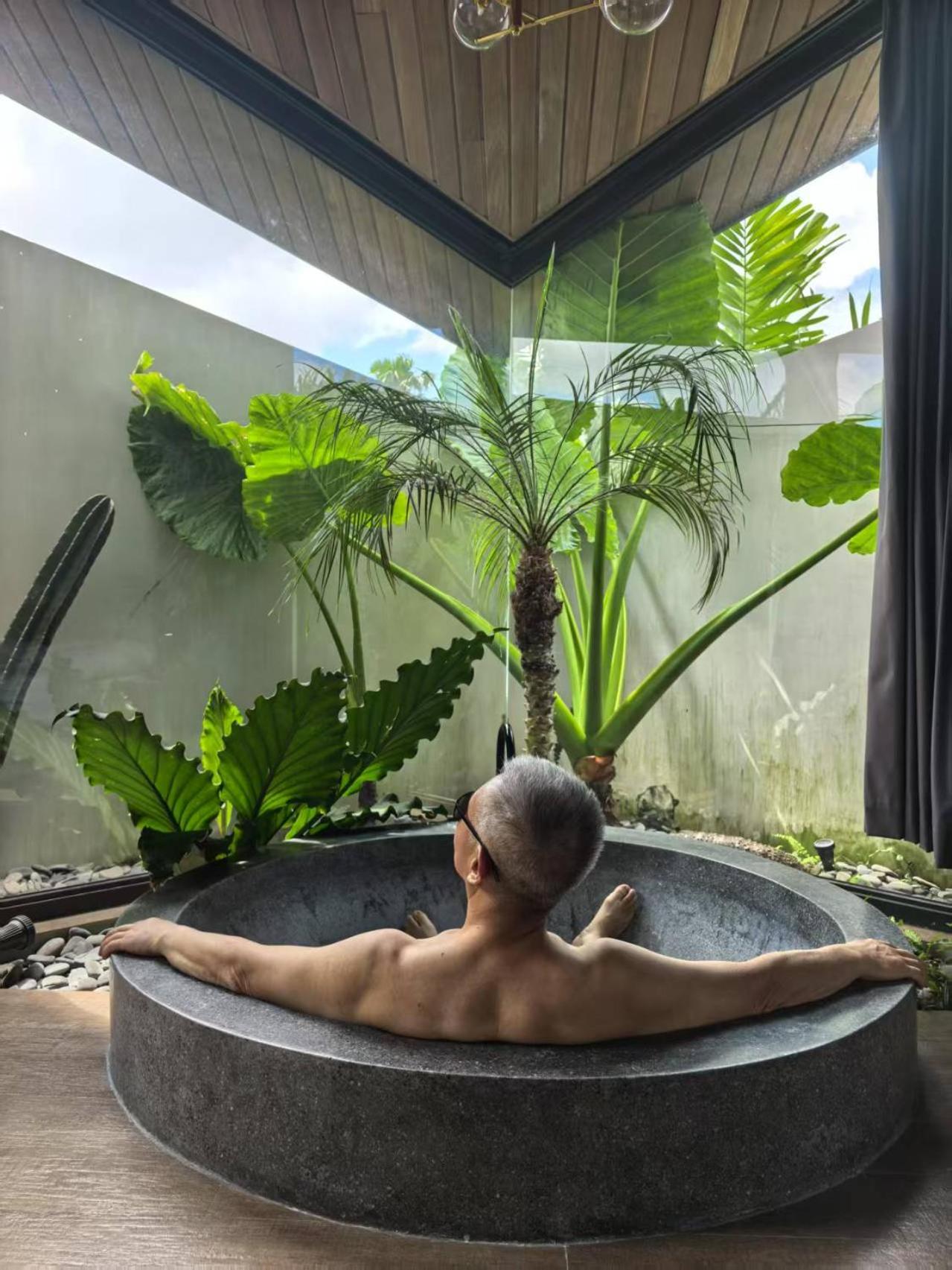 Villa FEH Bali by House of Winds - Neo Tropical Eden near Canggu