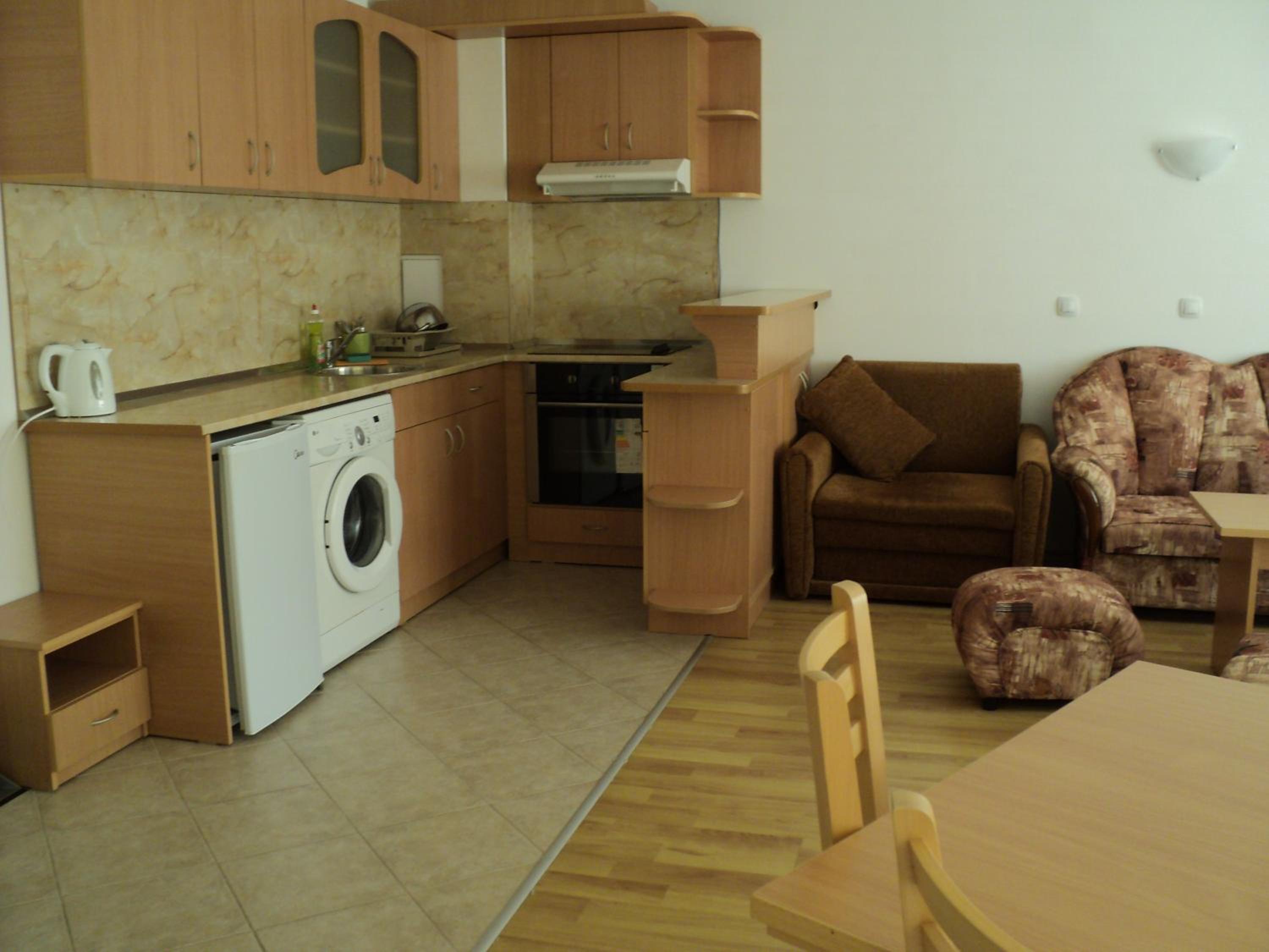 Meni Apartments and Guest Rooms