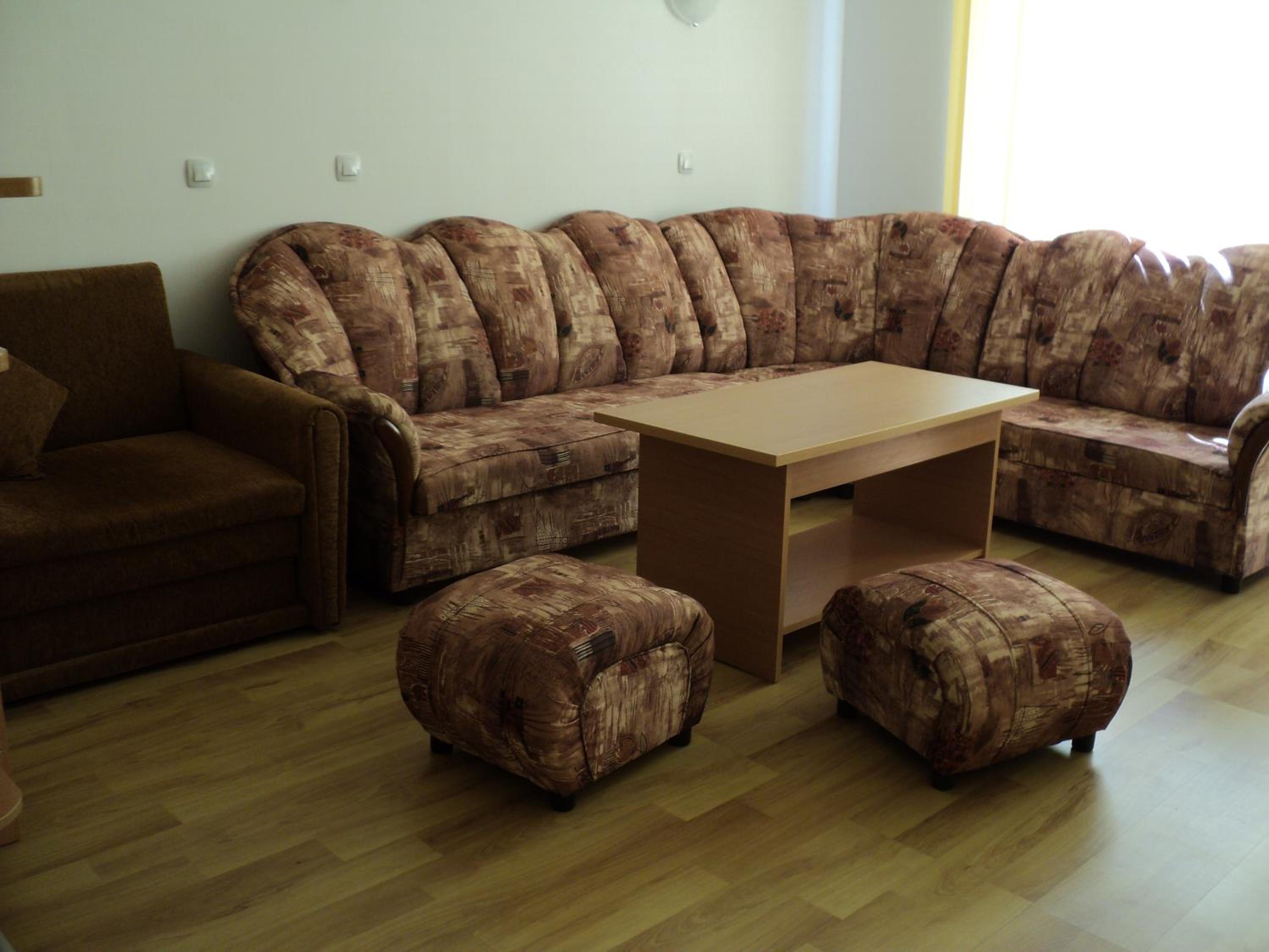 Meni Apartments and Guest Rooms