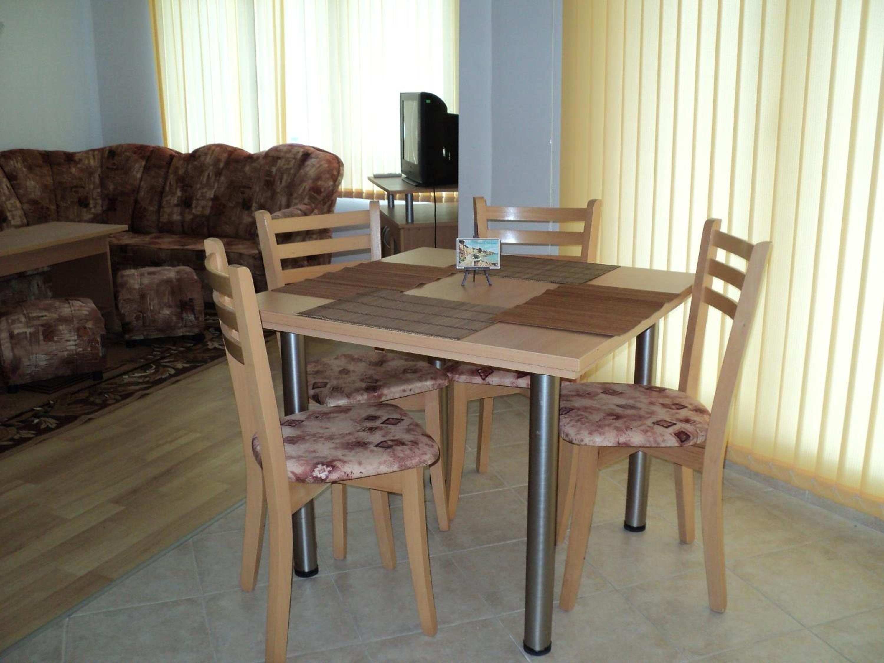 Meni Apartments and Guest Rooms