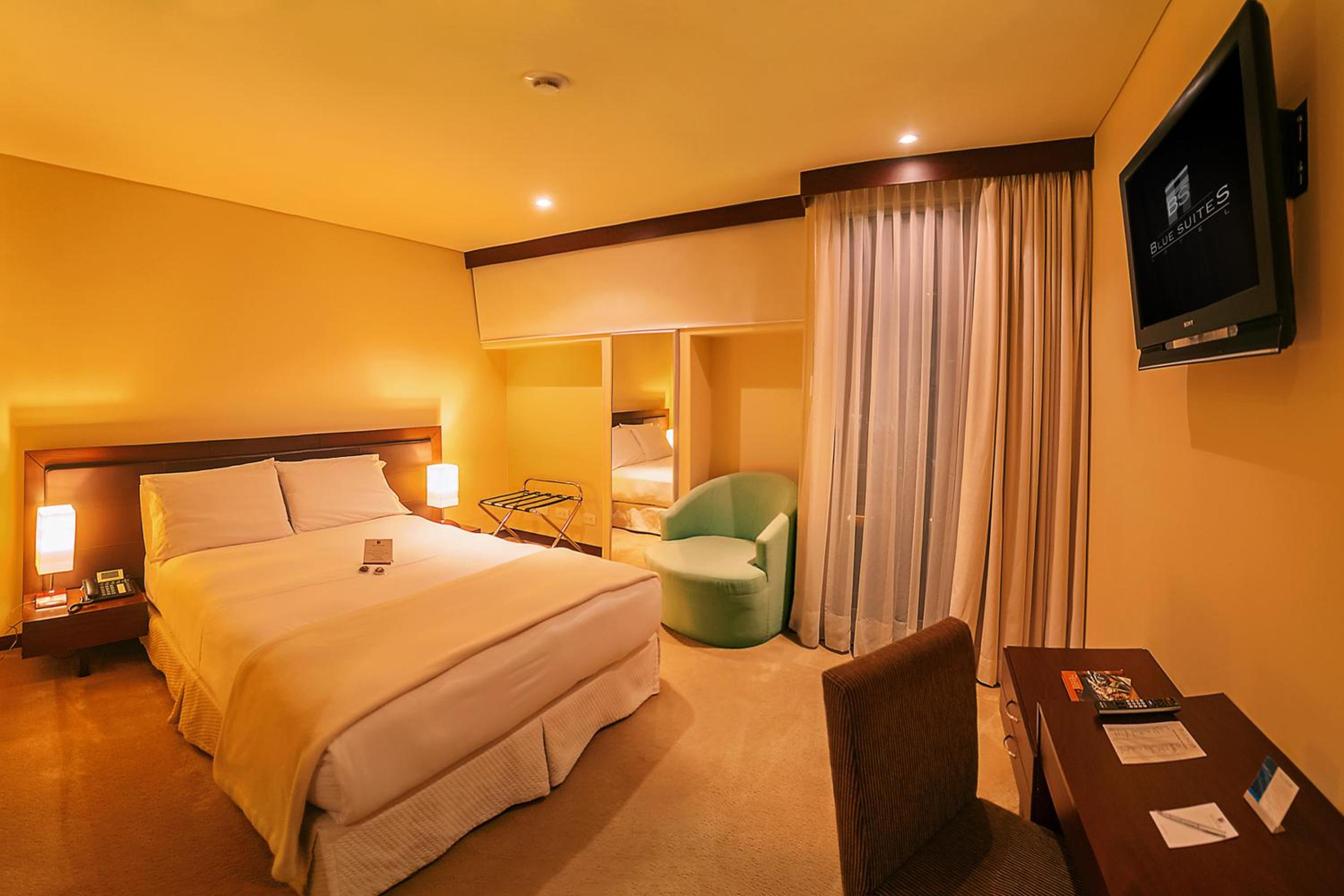 Blue Suites Hotel - Image 2