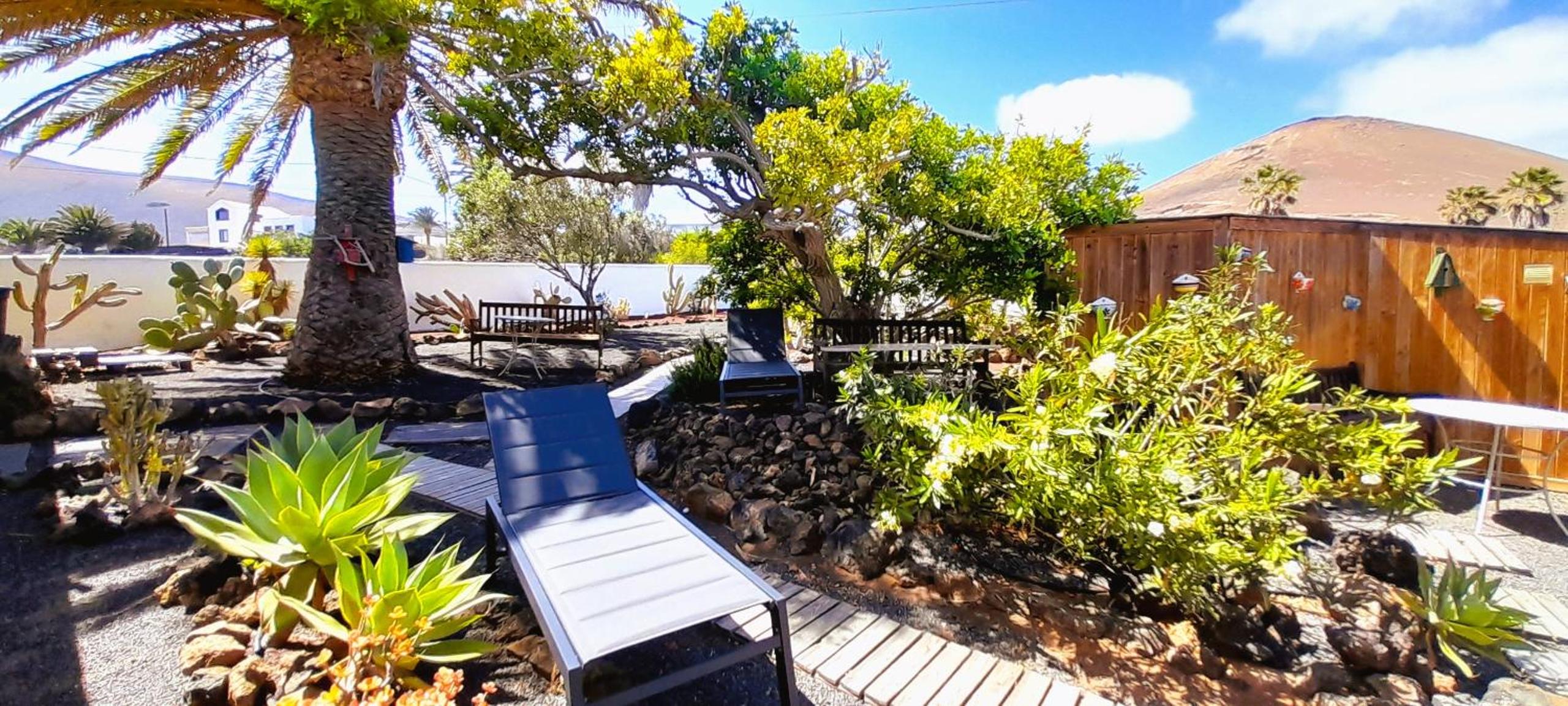 Tiny House MADORA - sea view - amazing garden - quiet location - Bodegas & hiking trails nearby