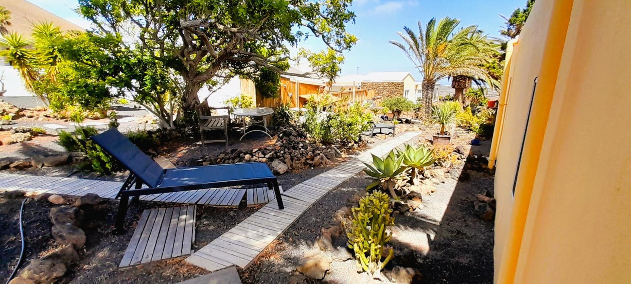 Tiny House MADORA - sea view - amazing garden - quiet location - Bodegas & hiking trails nearby