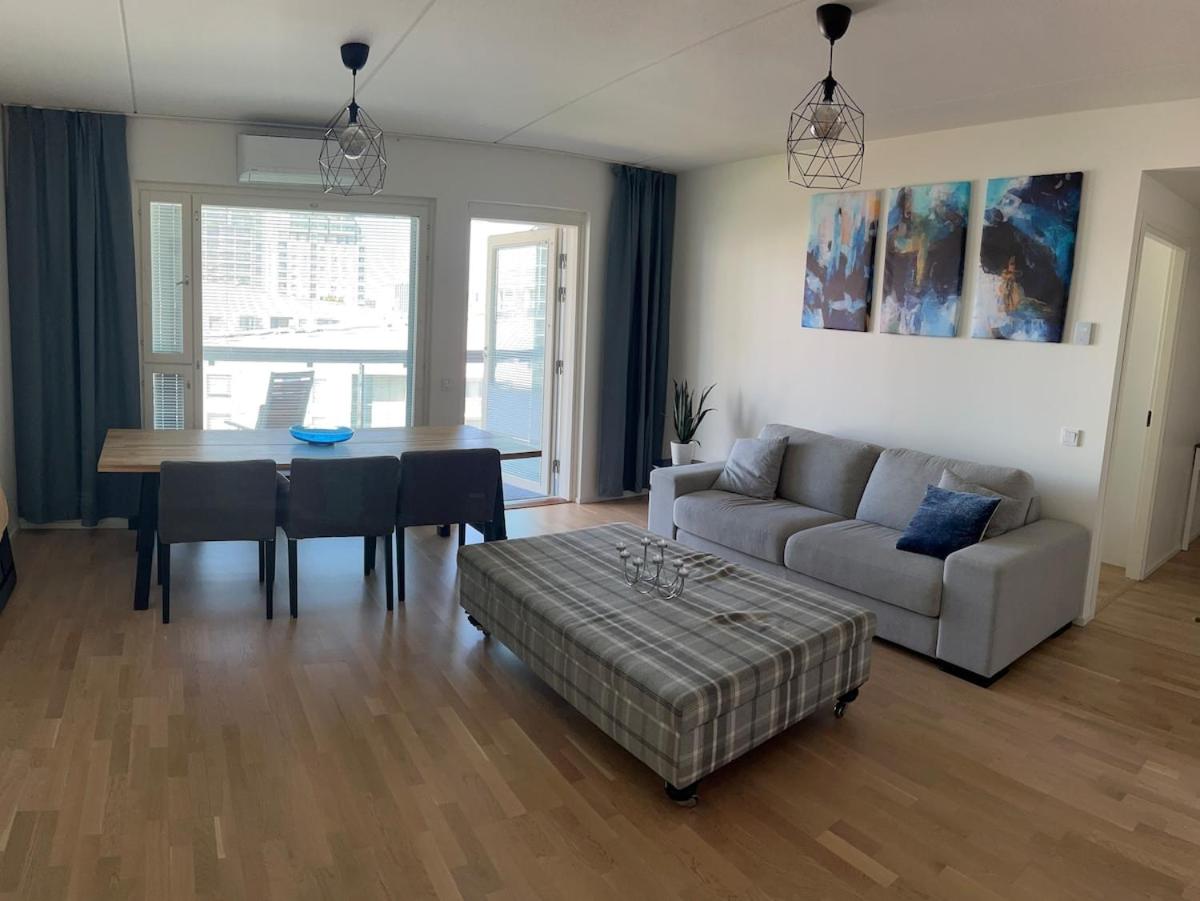 Modern, bright 2 bedroom apartment with great views