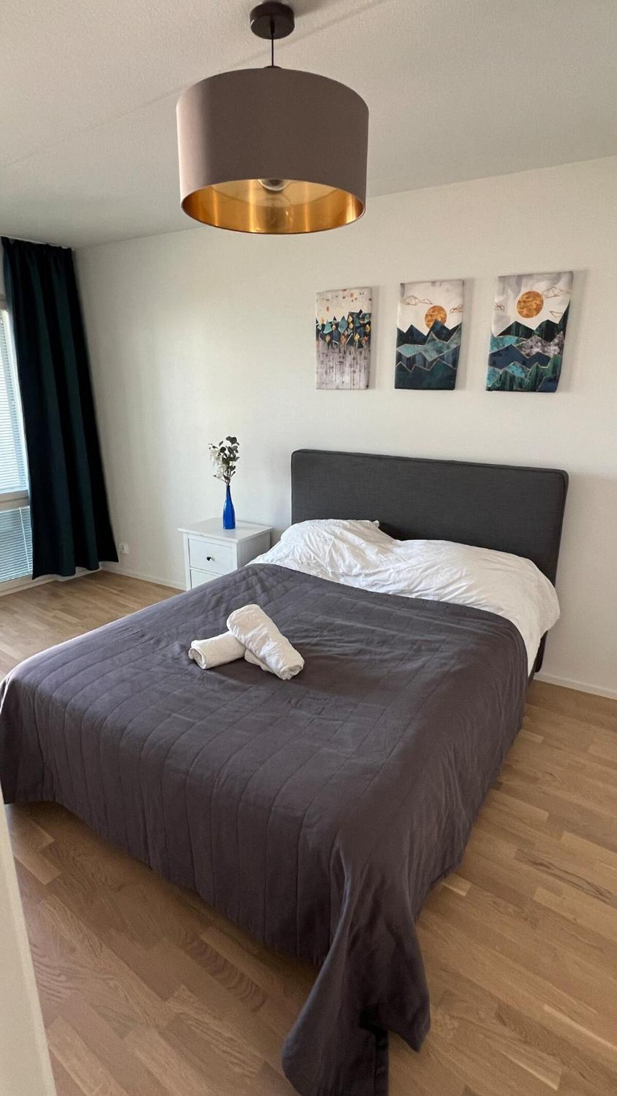 Modern, bright 2 bedroom apartment with great views